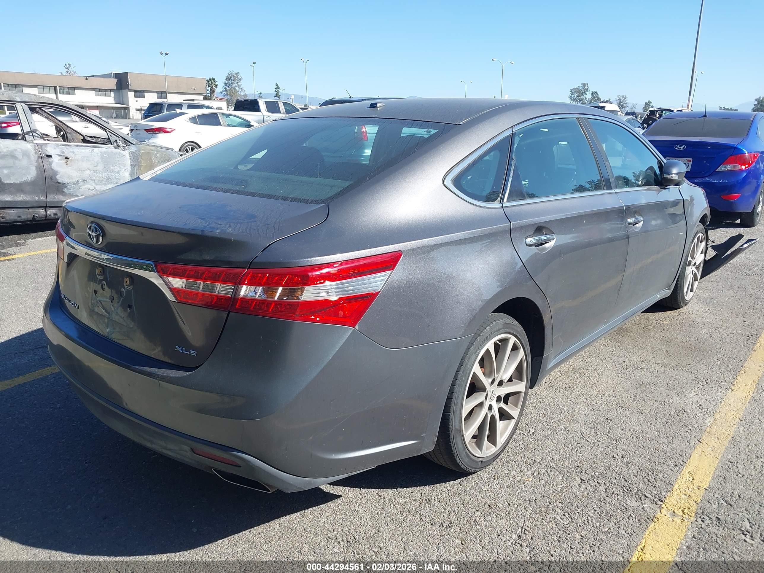 TOYOTA AVALON image 4