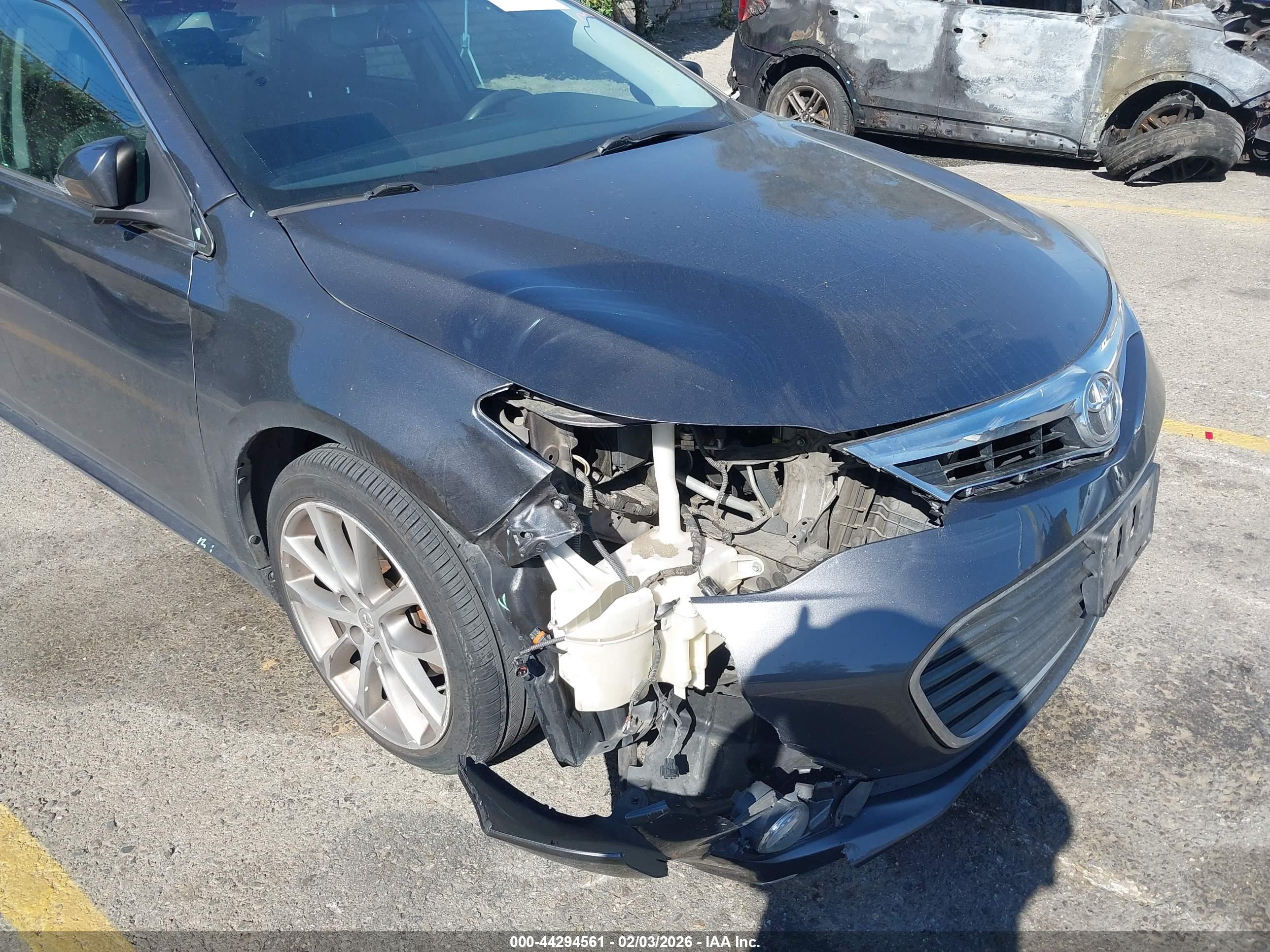 TOYOTA AVALON image 6