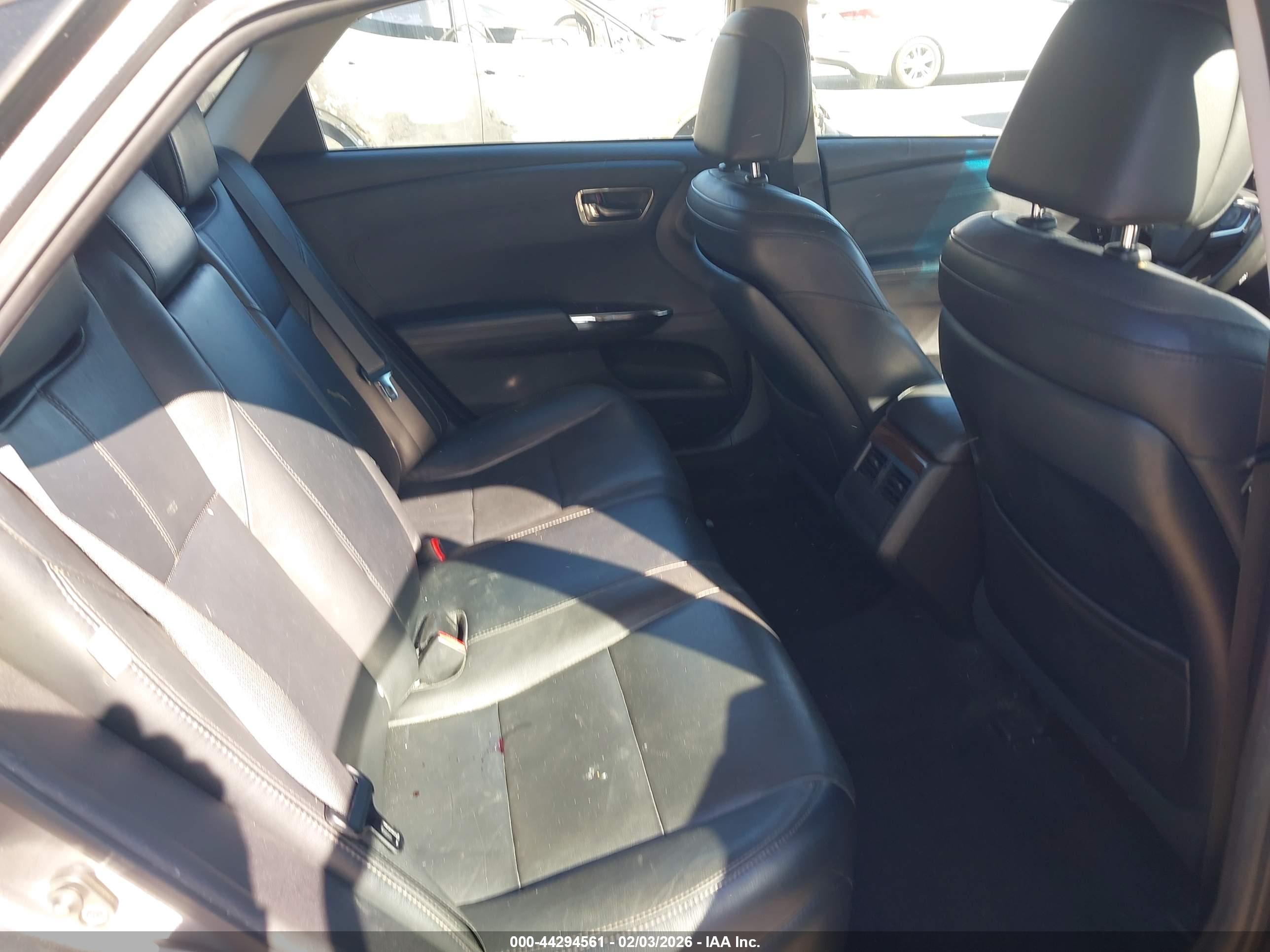 TOYOTA AVALON image 8