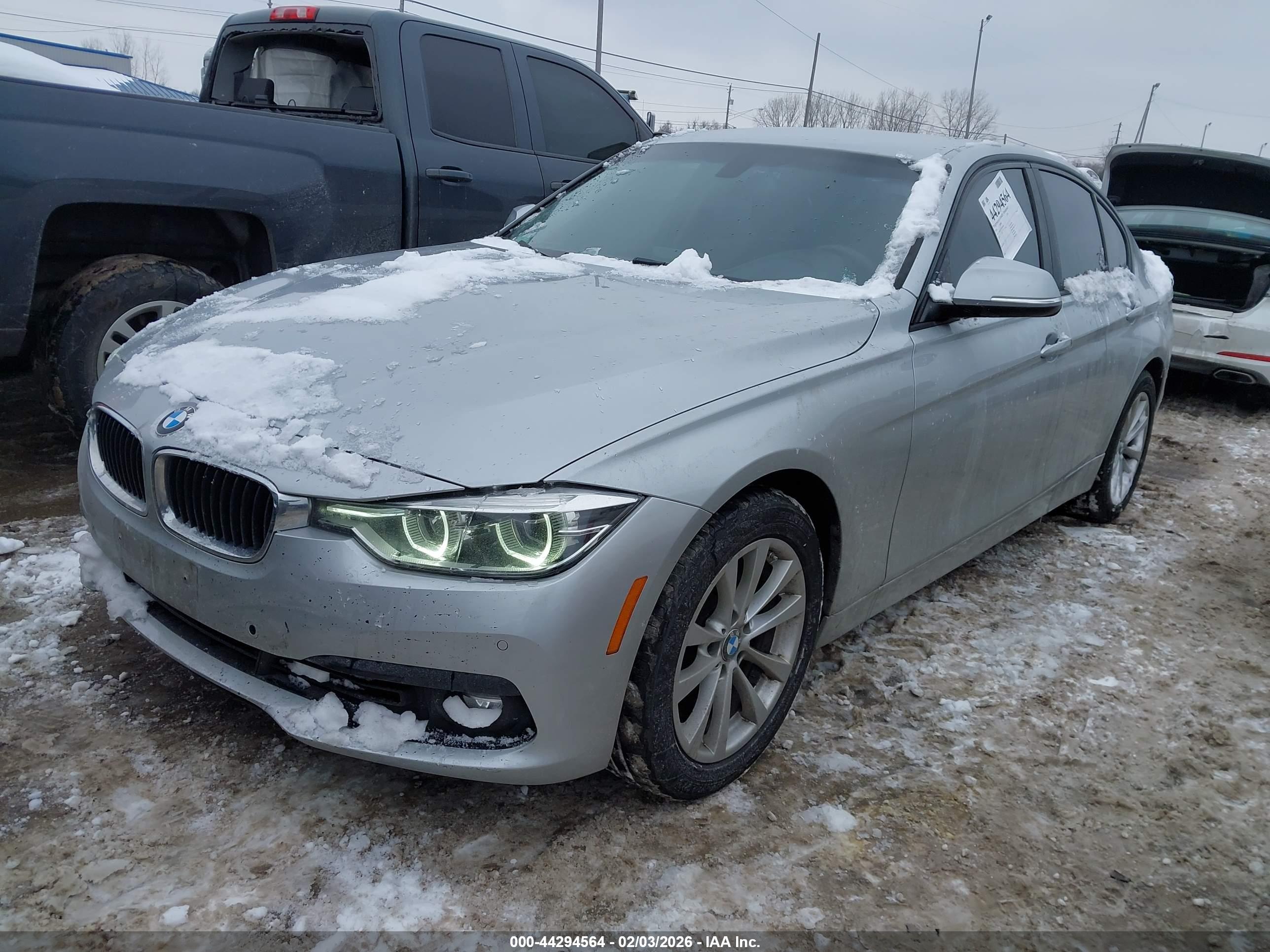 BMW 320I image 2
