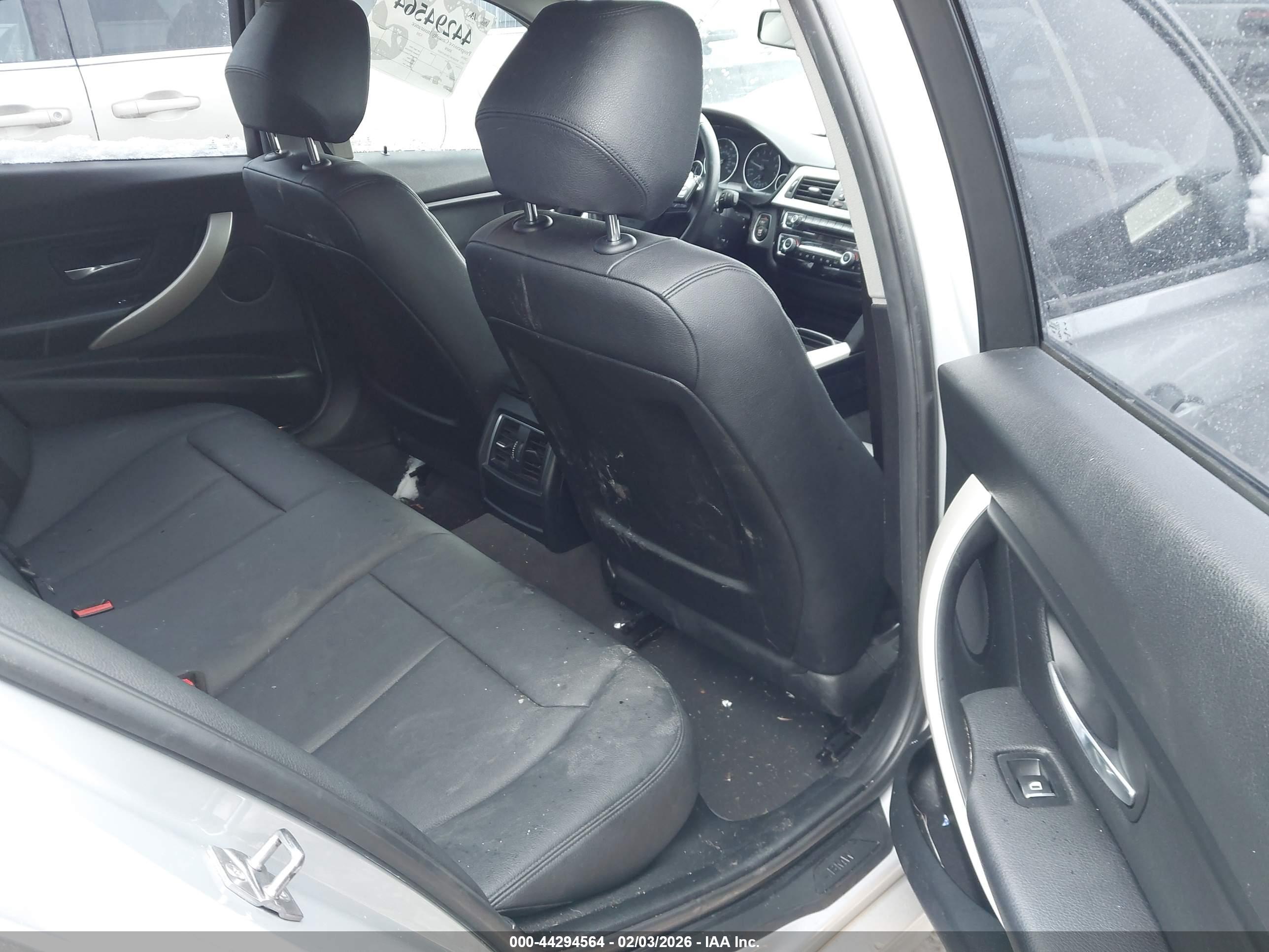 BMW 320I image 8