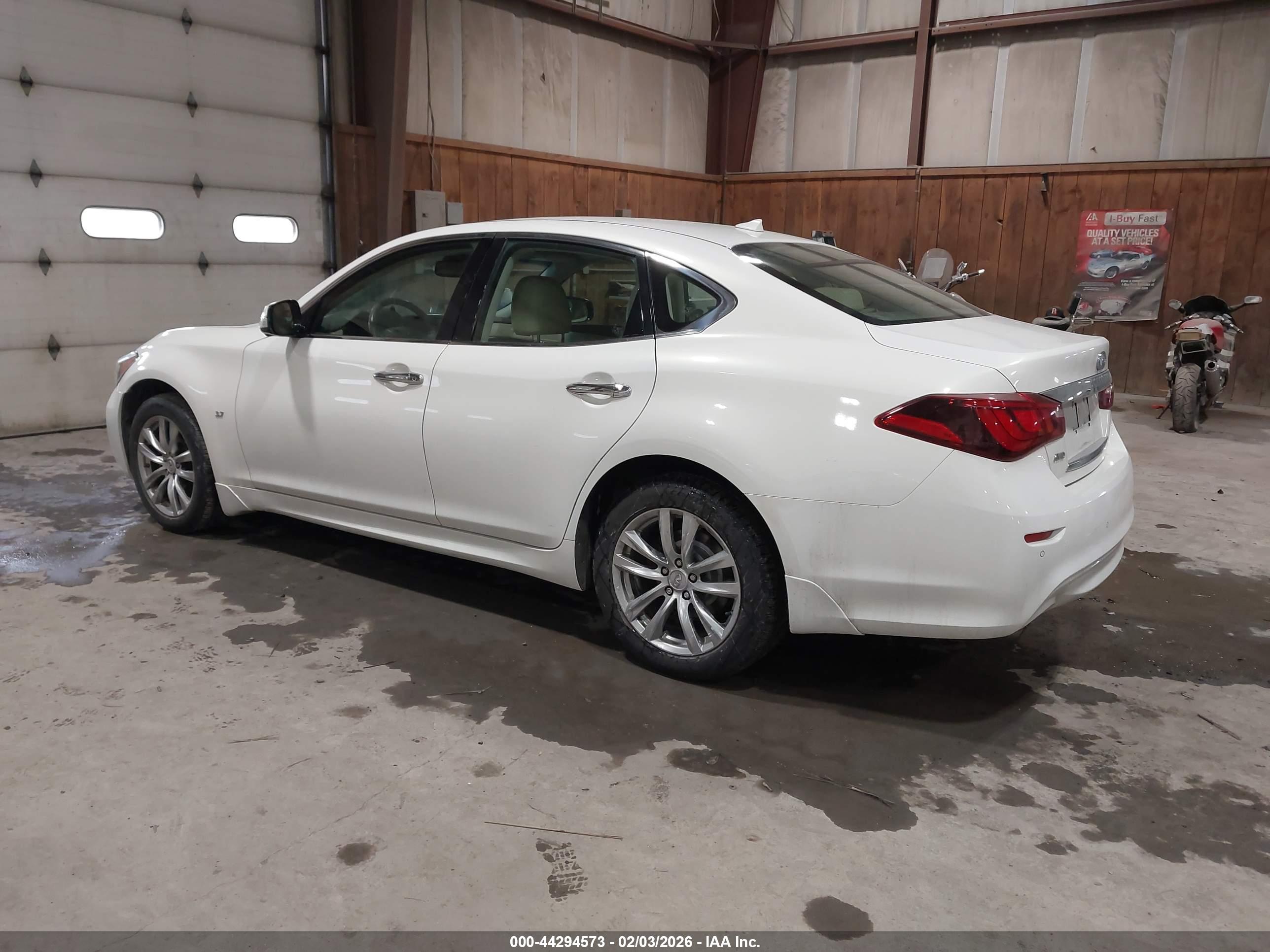 INFINITI Q70 image 3
