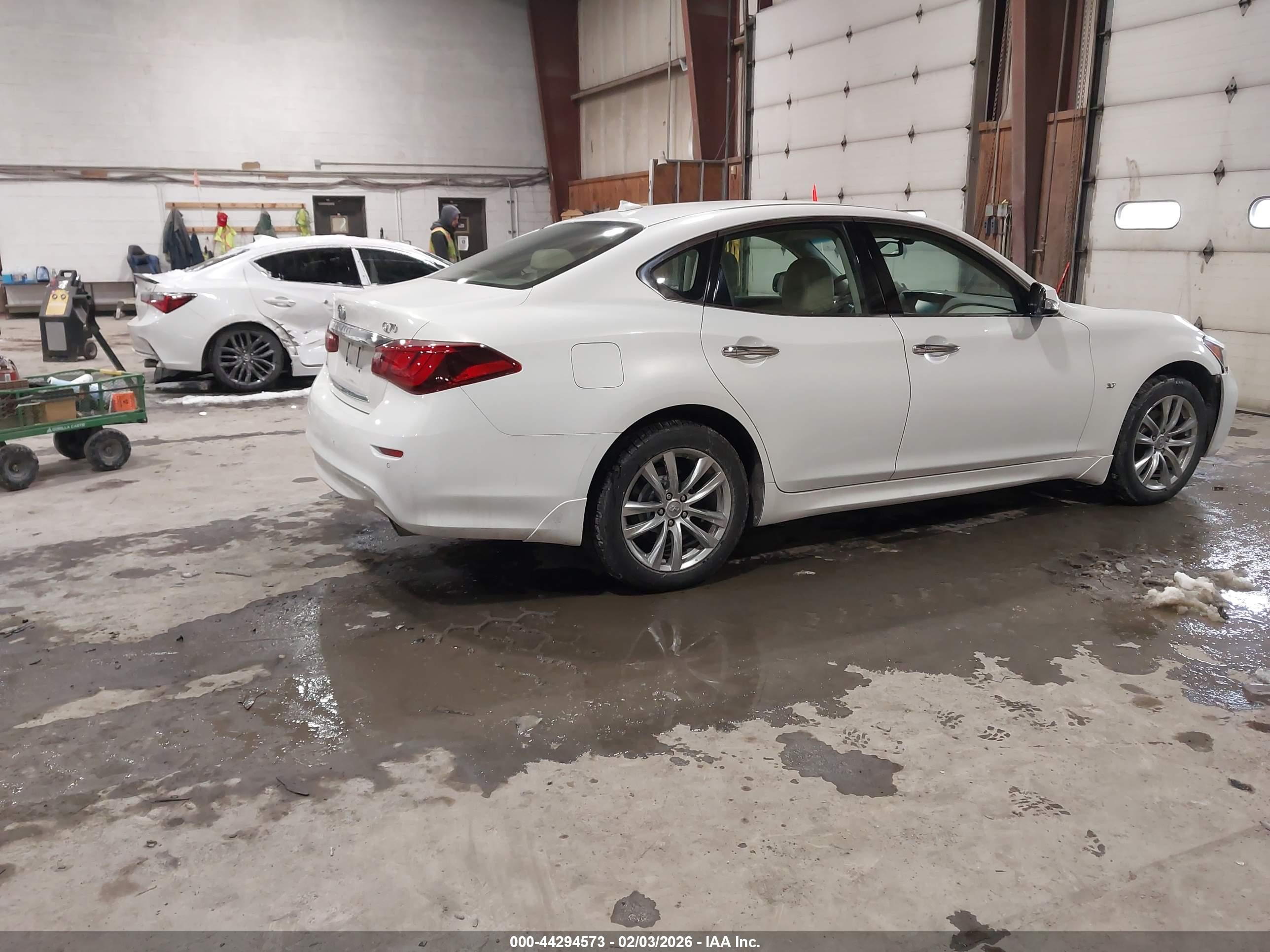 INFINITI Q70 image 4