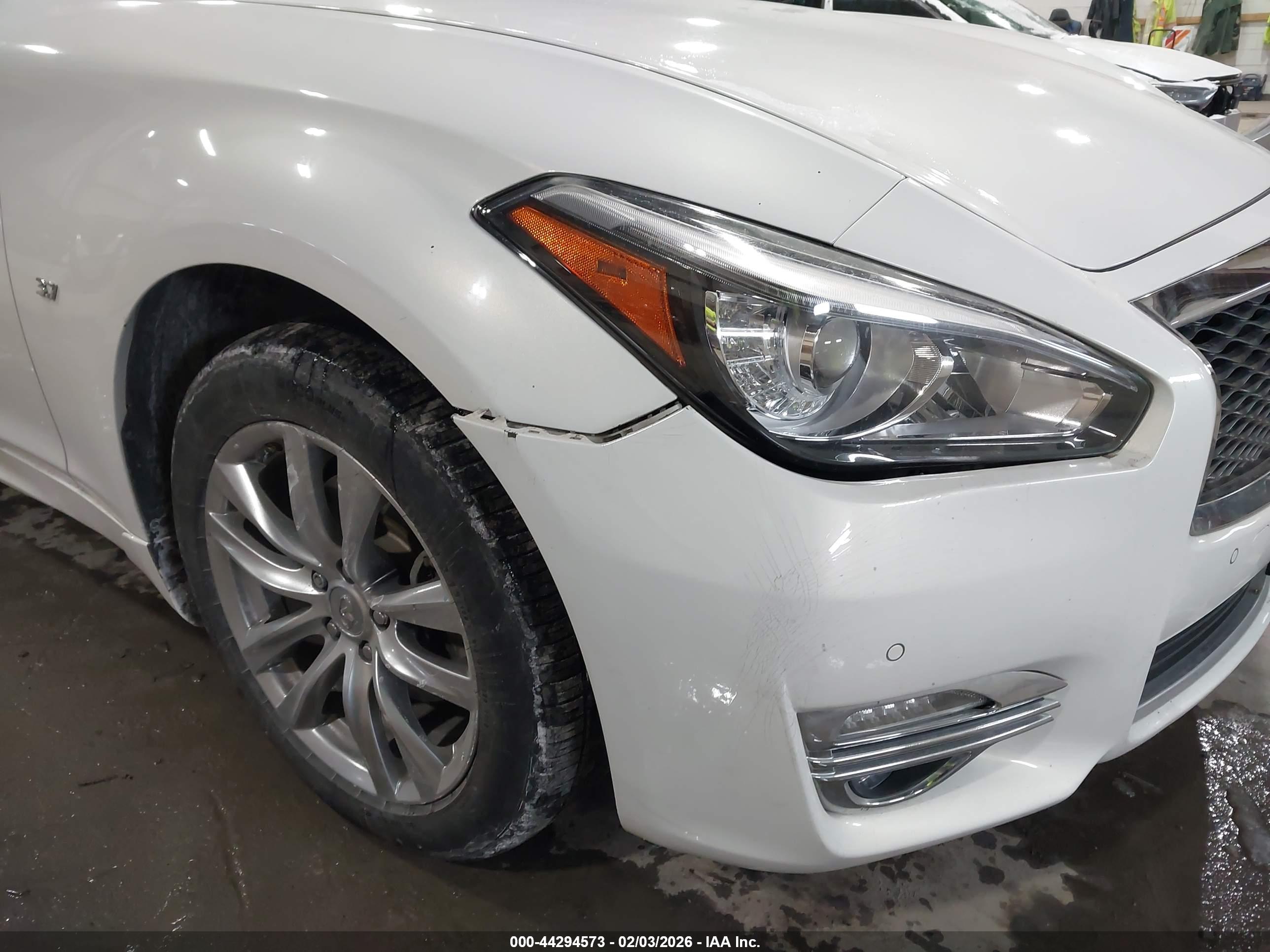 INFINITI Q70 image 6
