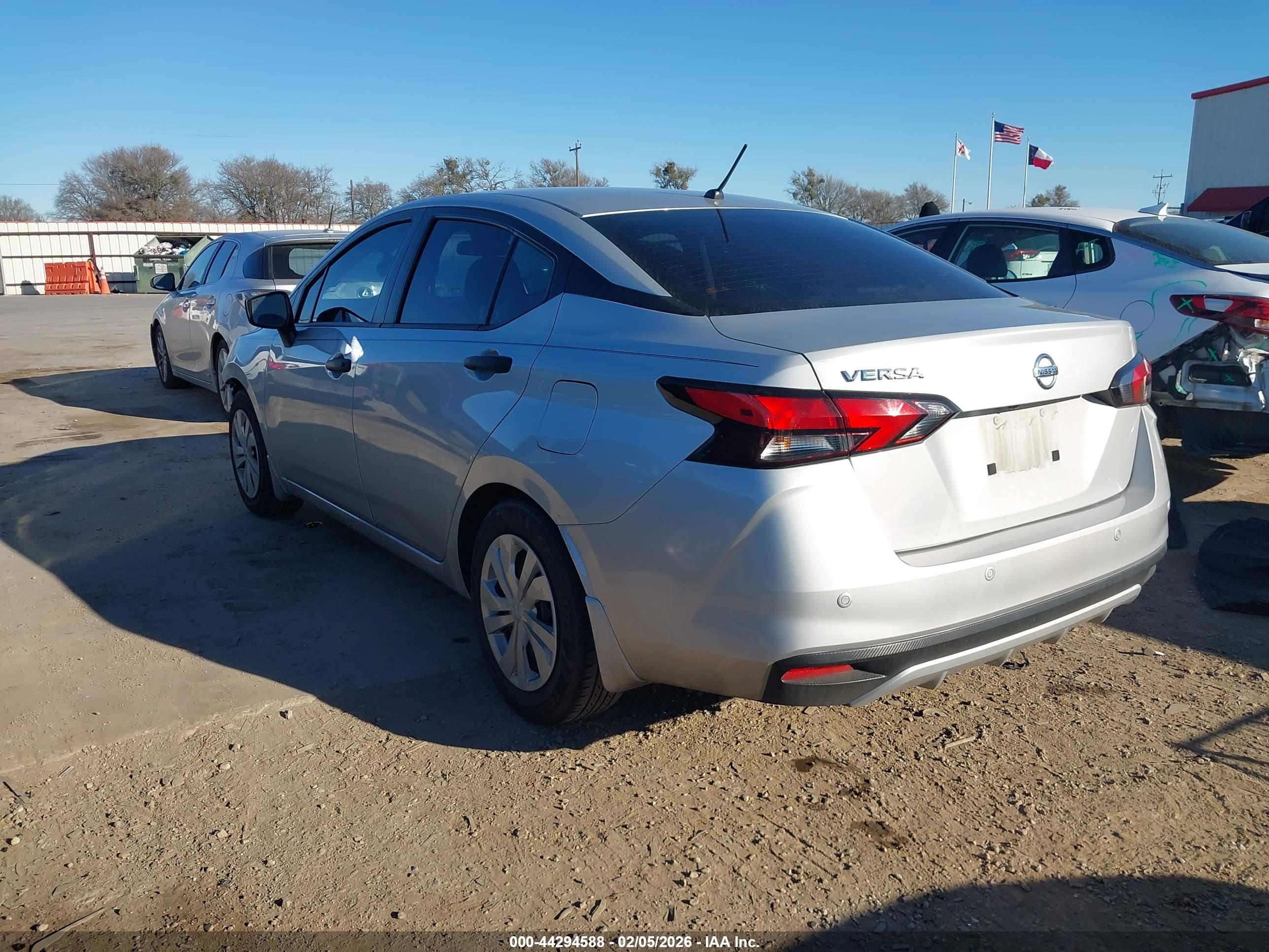 NISSAN VERSA image 3