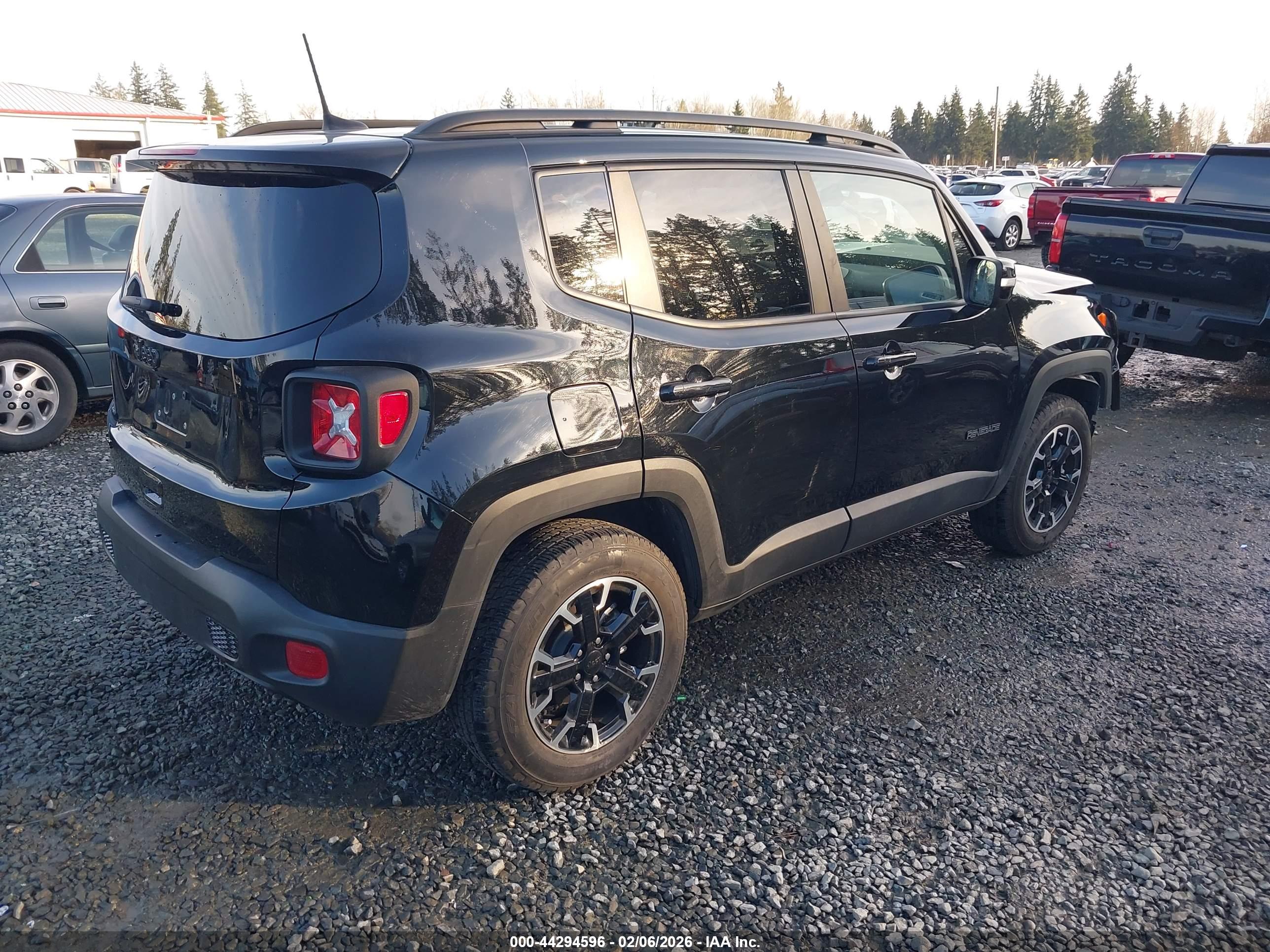JEEP RENEGADE image 4