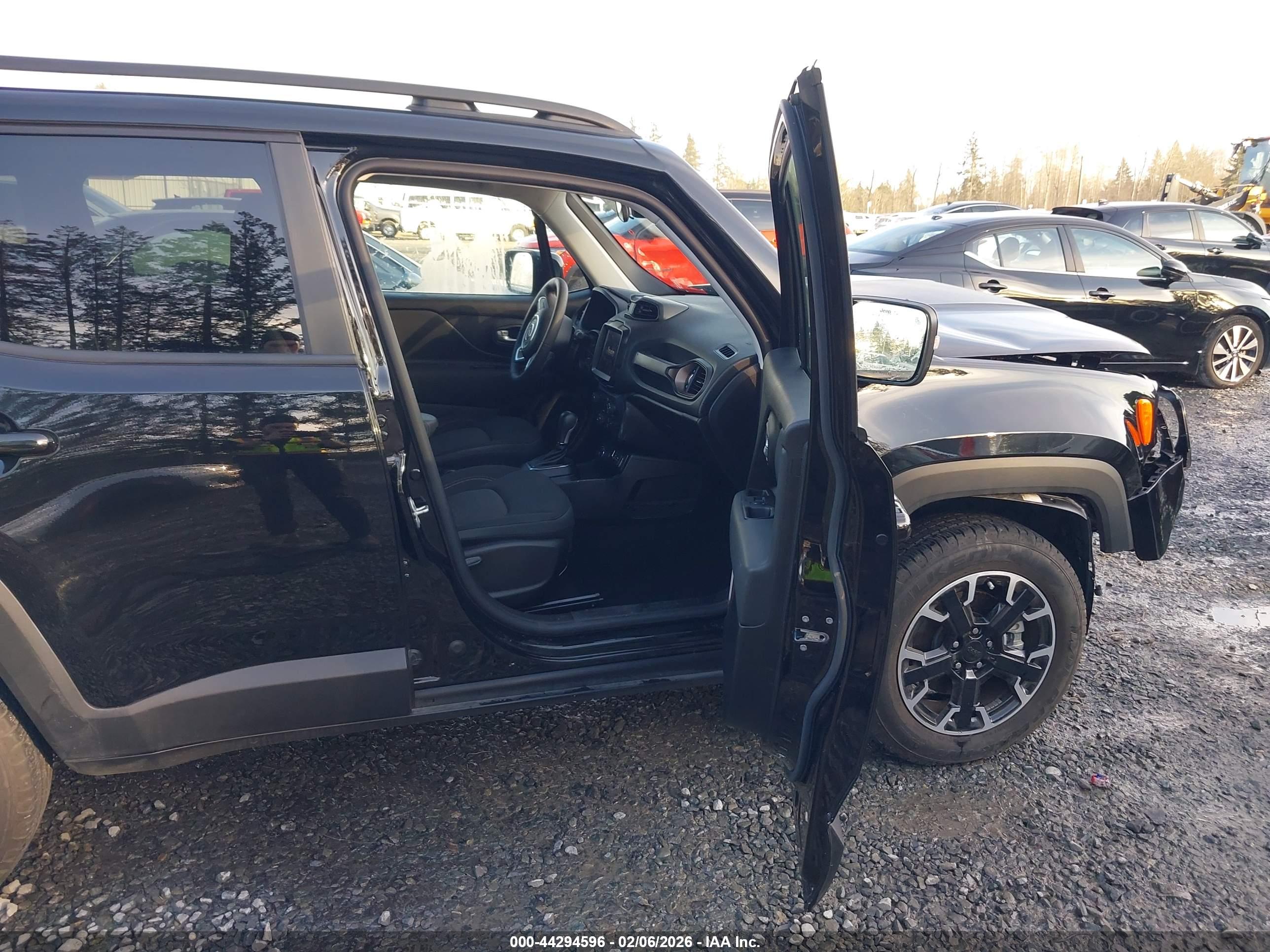 JEEP RENEGADE image 5