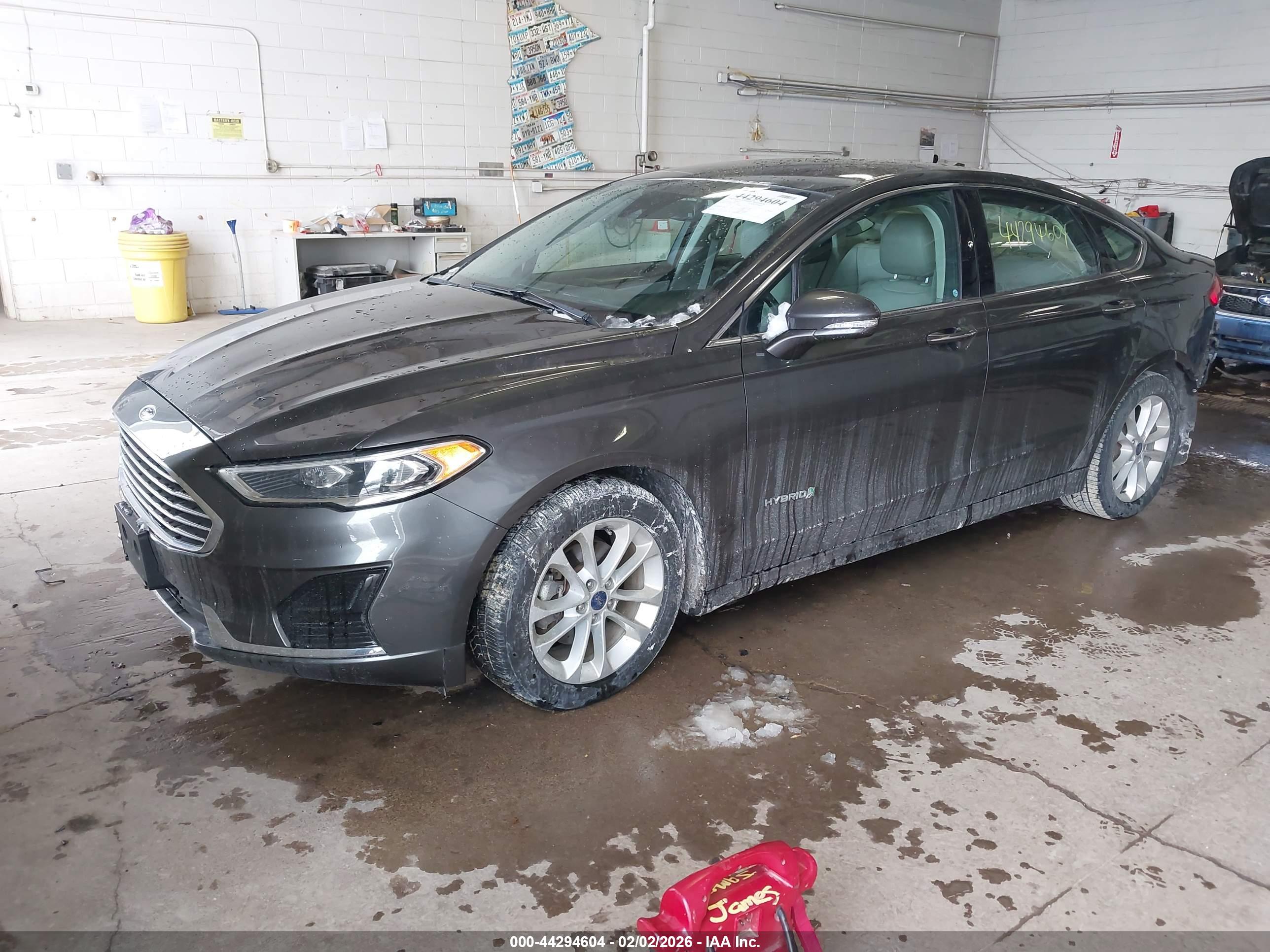 FORD FUSION image 2