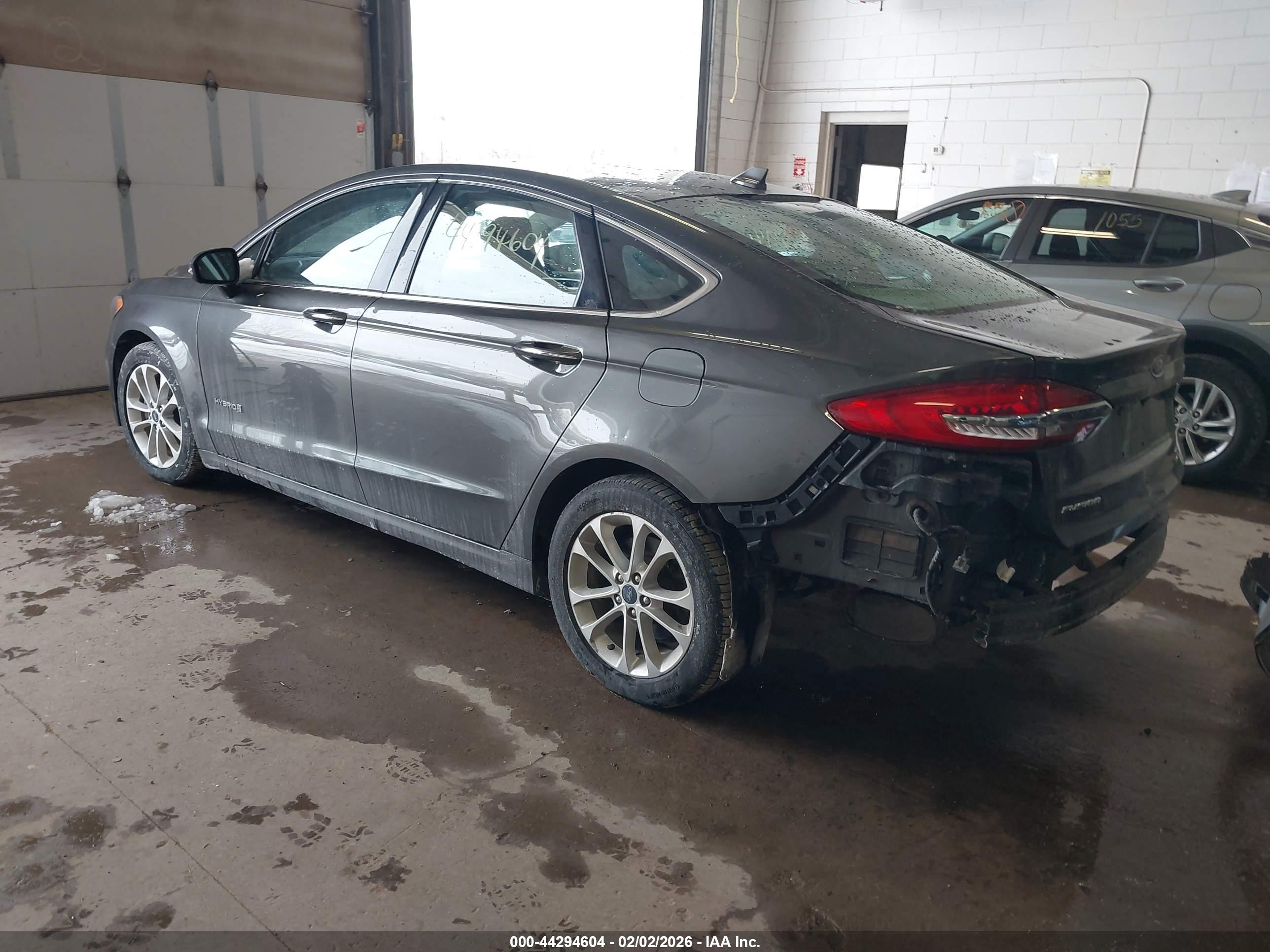 FORD FUSION image 3