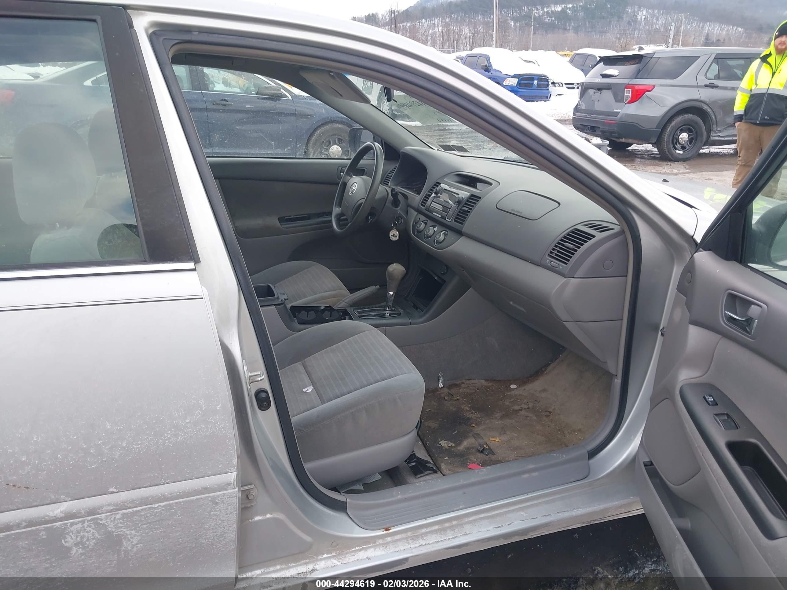 TOYOTA CAMRY image 5