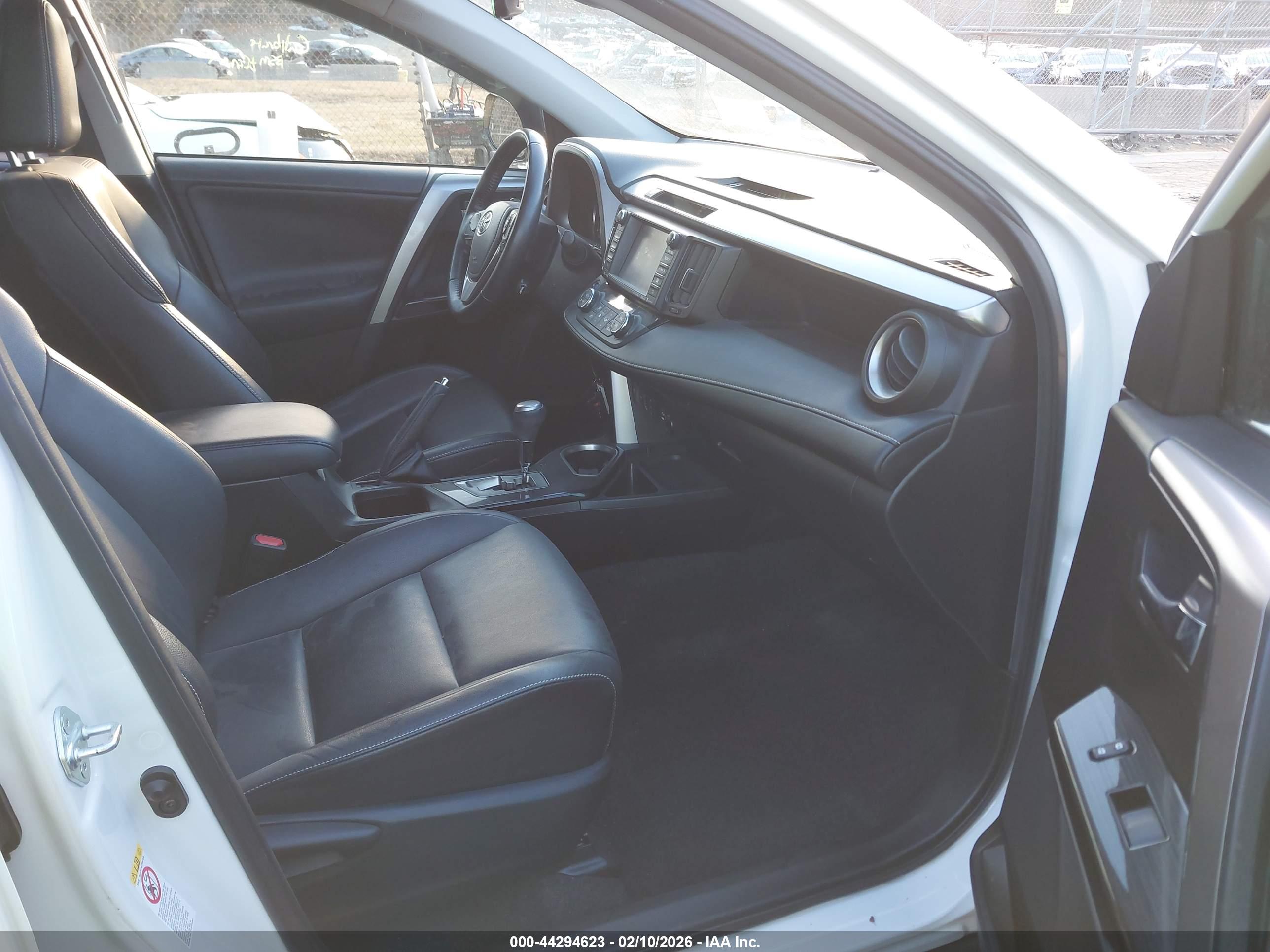 TOYOTA RAV4 image 5