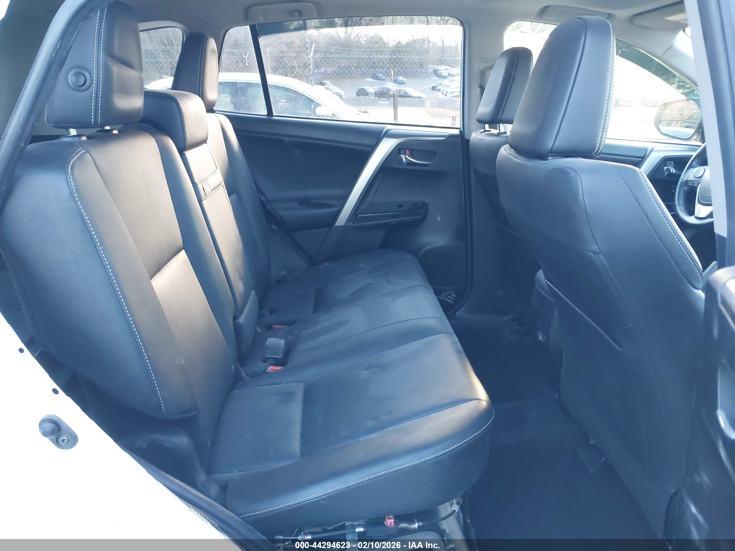 TOYOTA RAV4 image 8