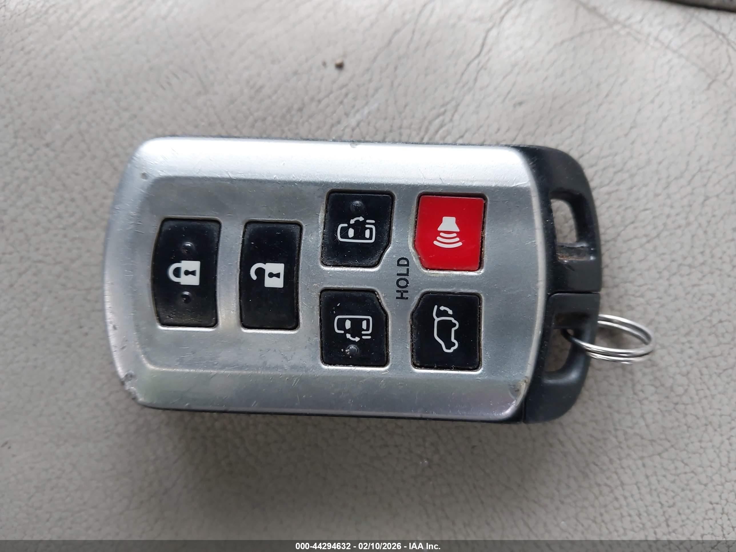 TOYOTA SIENNA image 11