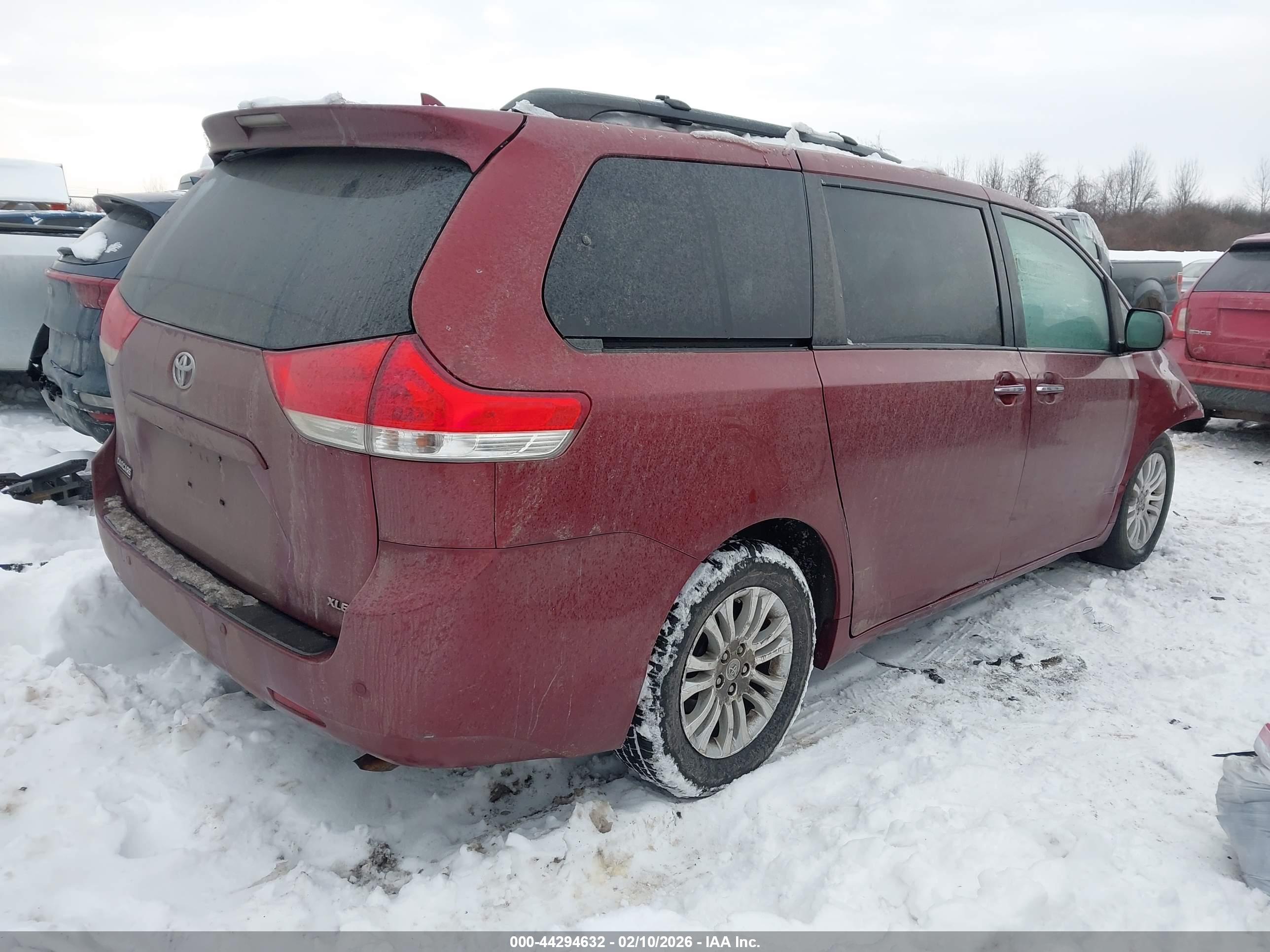 TOYOTA SIENNA image 4