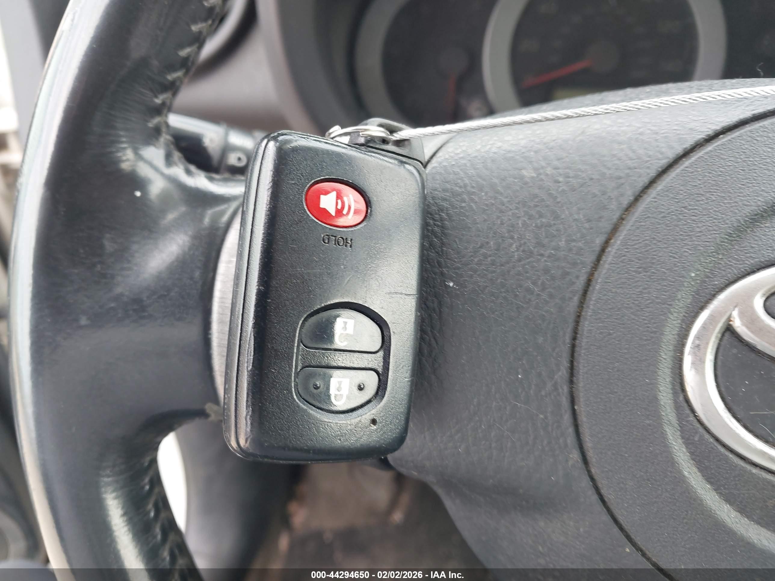 TOYOTA RAV4 image 11