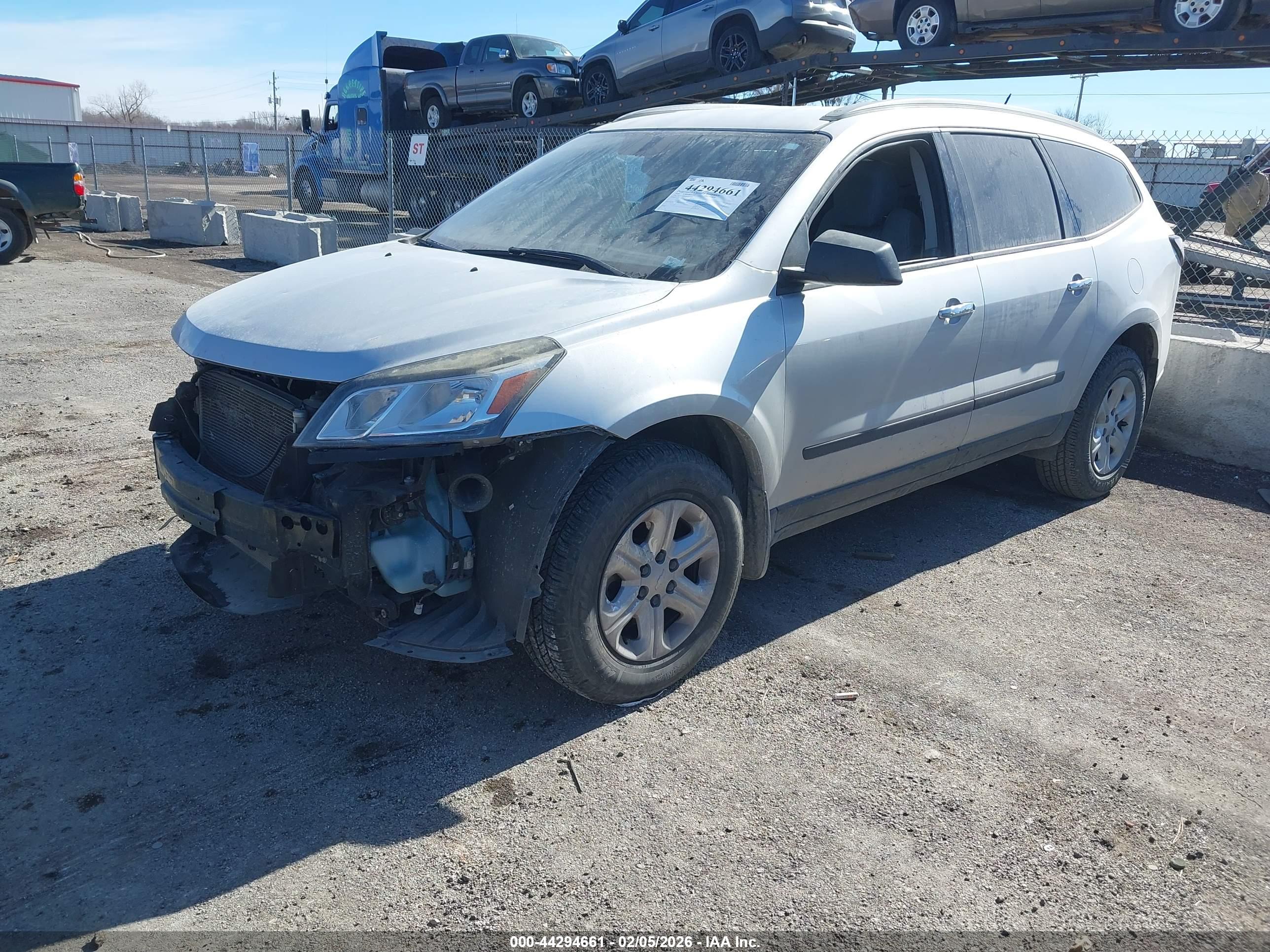 CHEVROLET TRAVERSE image 2