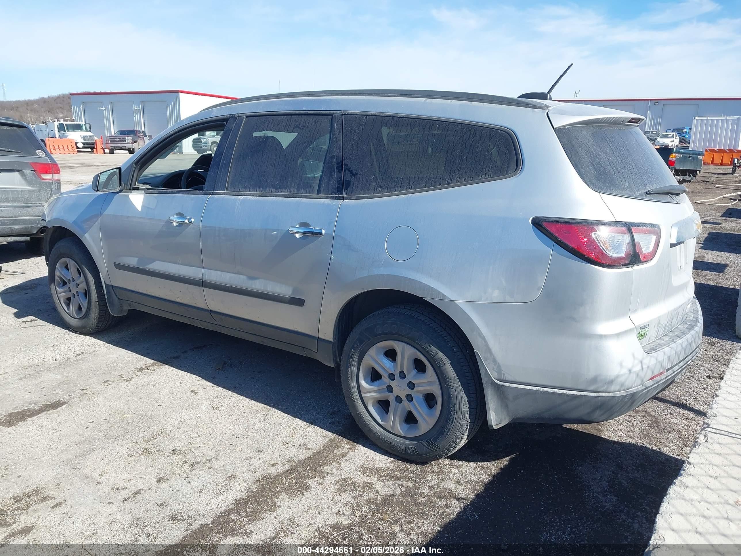 CHEVROLET TRAVERSE image 3