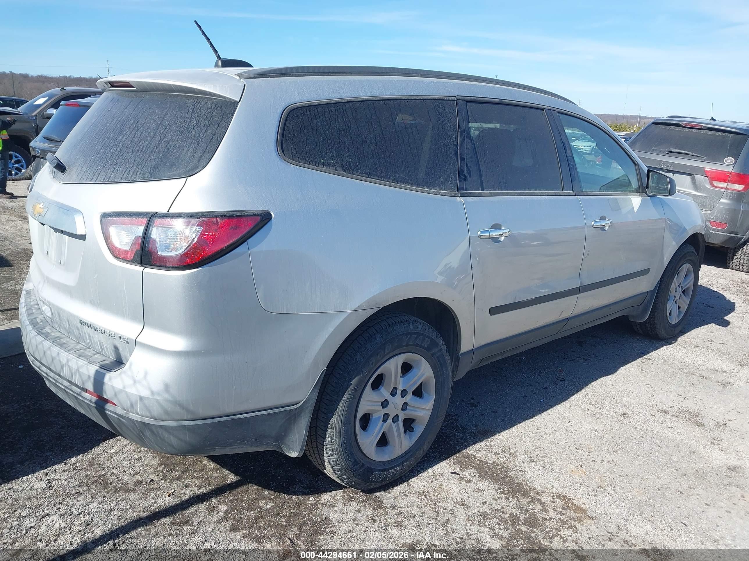 CHEVROLET TRAVERSE image 4