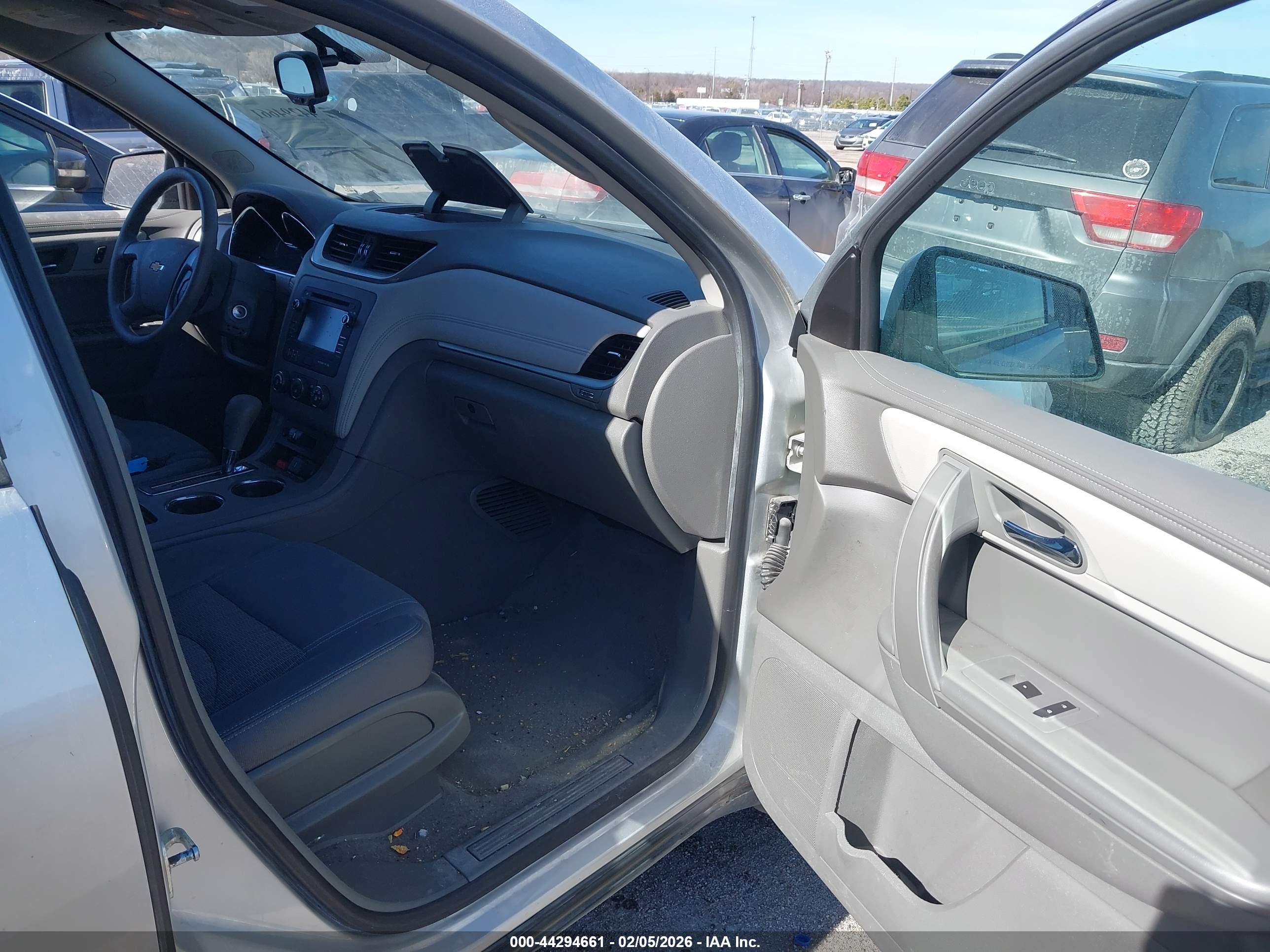 CHEVROLET TRAVERSE image 5