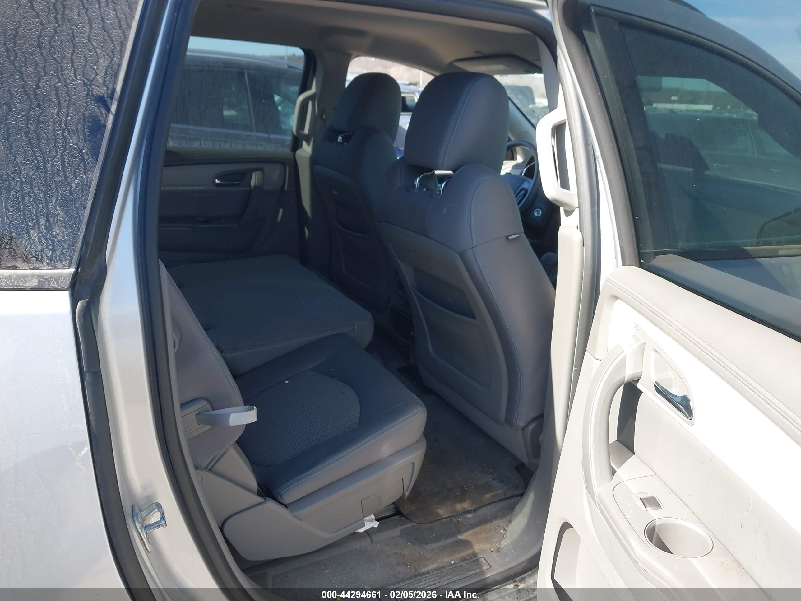 CHEVROLET TRAVERSE image 8