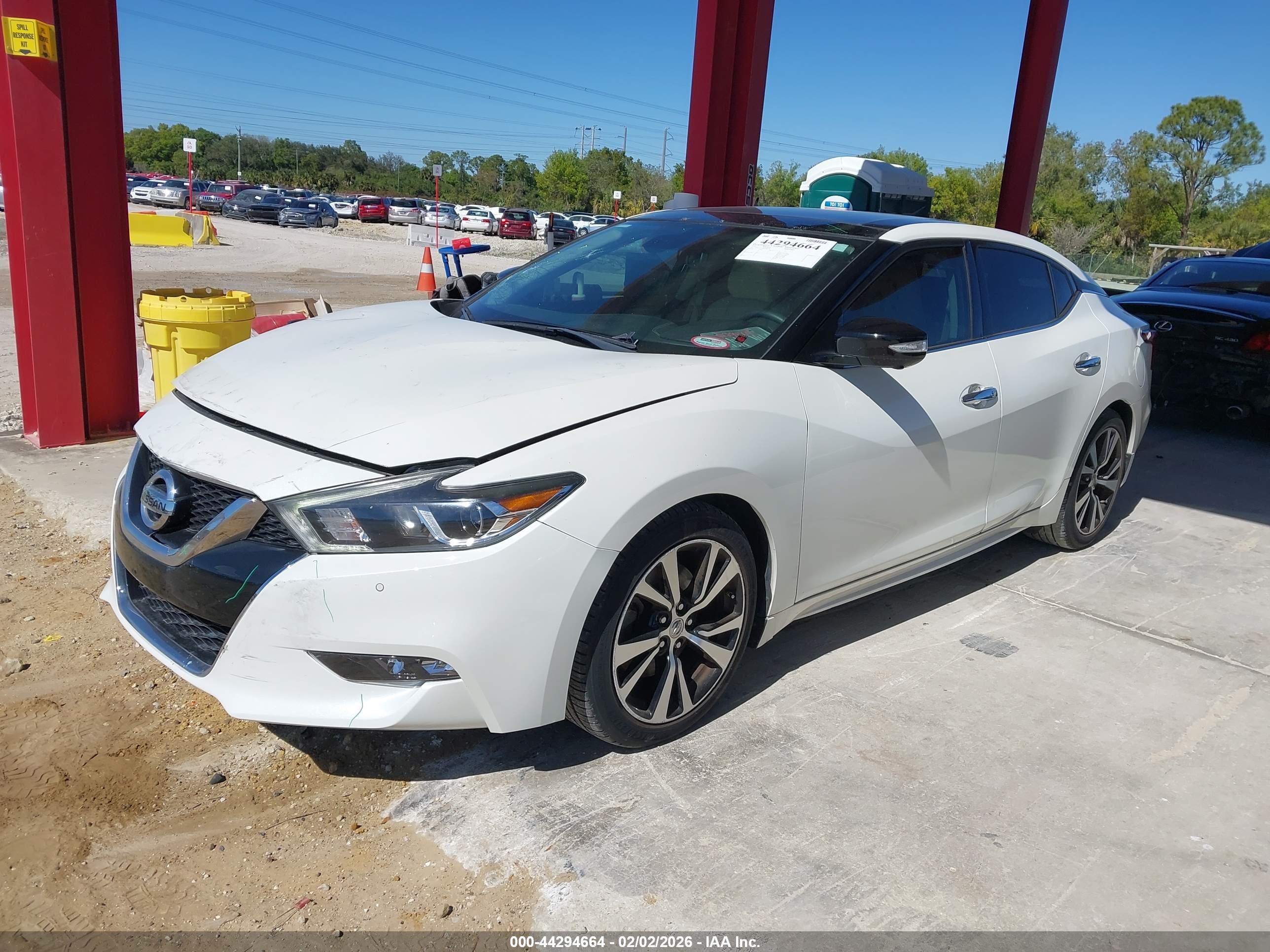 NISSAN MAXIMA image 2