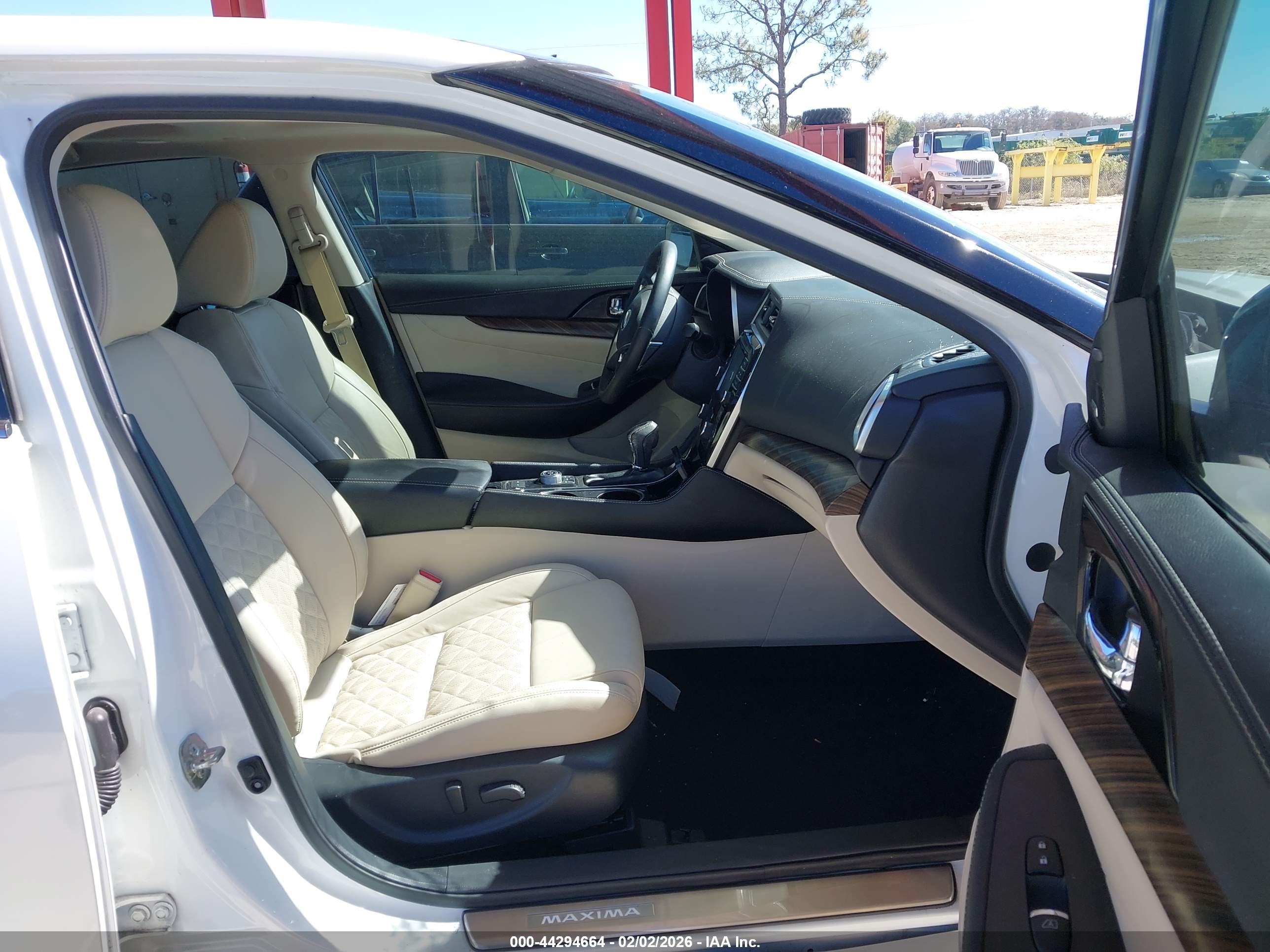 NISSAN MAXIMA image 5