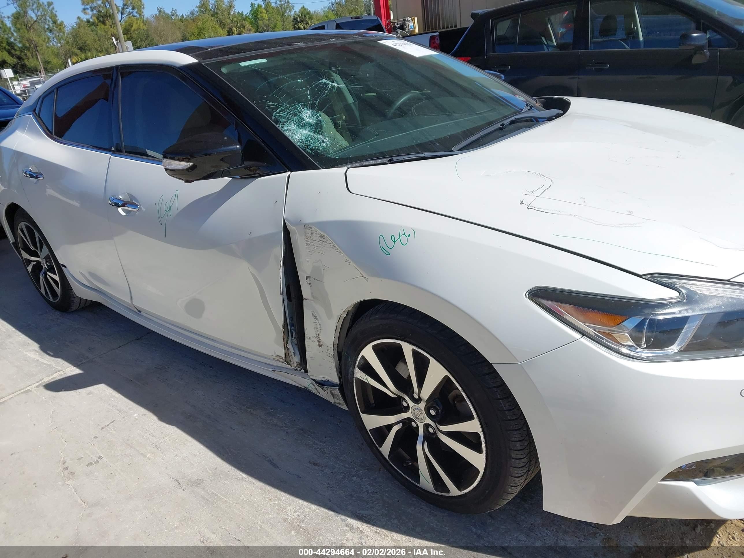 NISSAN MAXIMA image 6