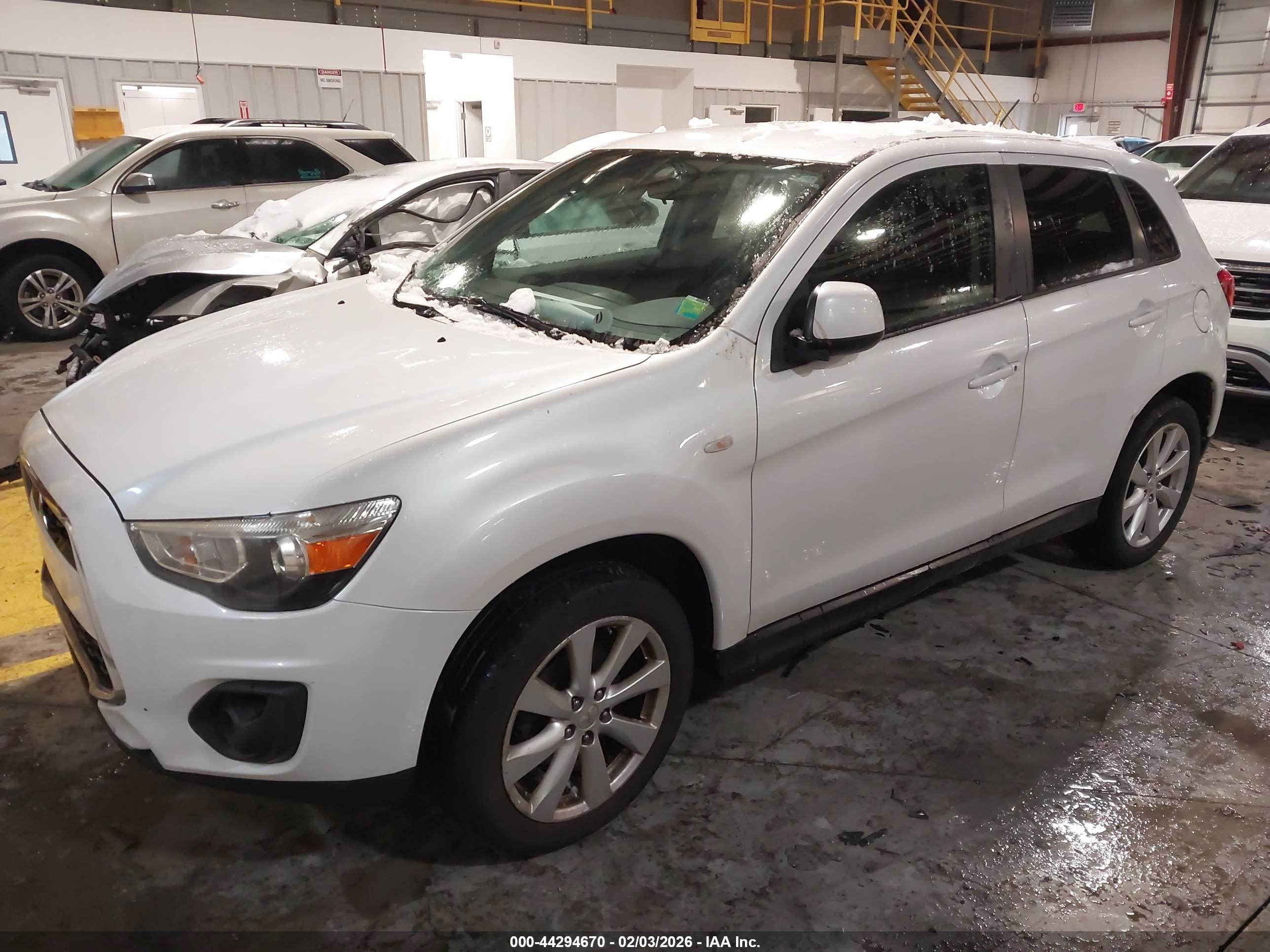 MITSUBISHI OUTLANDER image 2