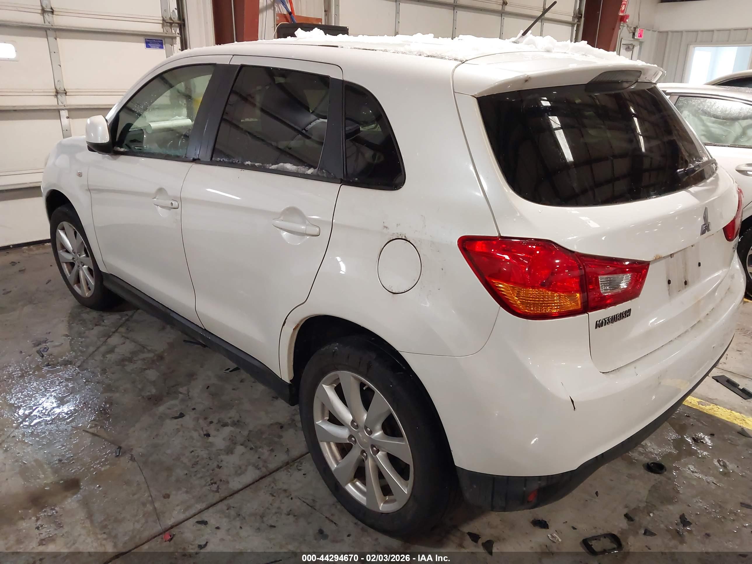 MITSUBISHI OUTLANDER image 3