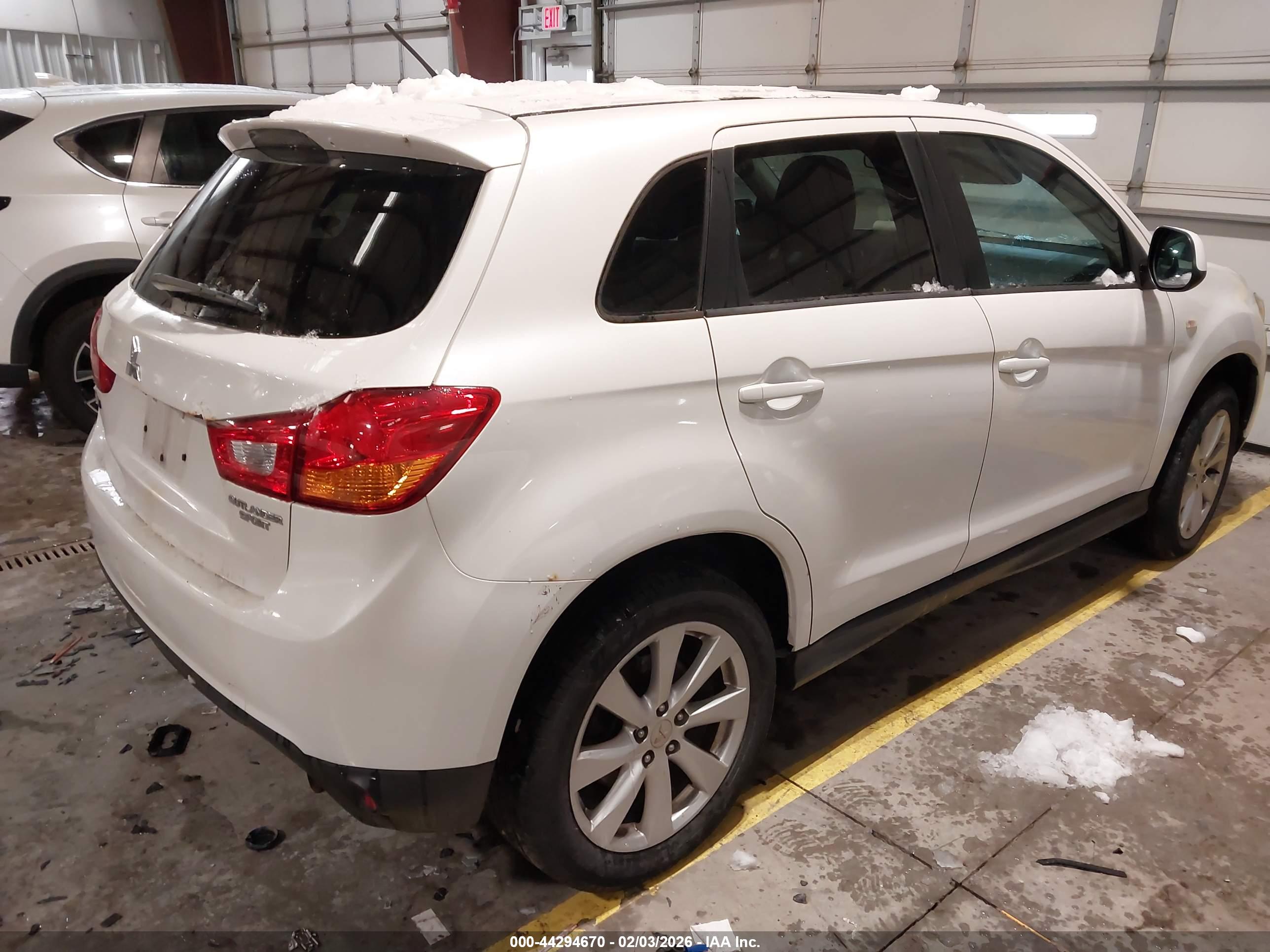 MITSUBISHI OUTLANDER image 4