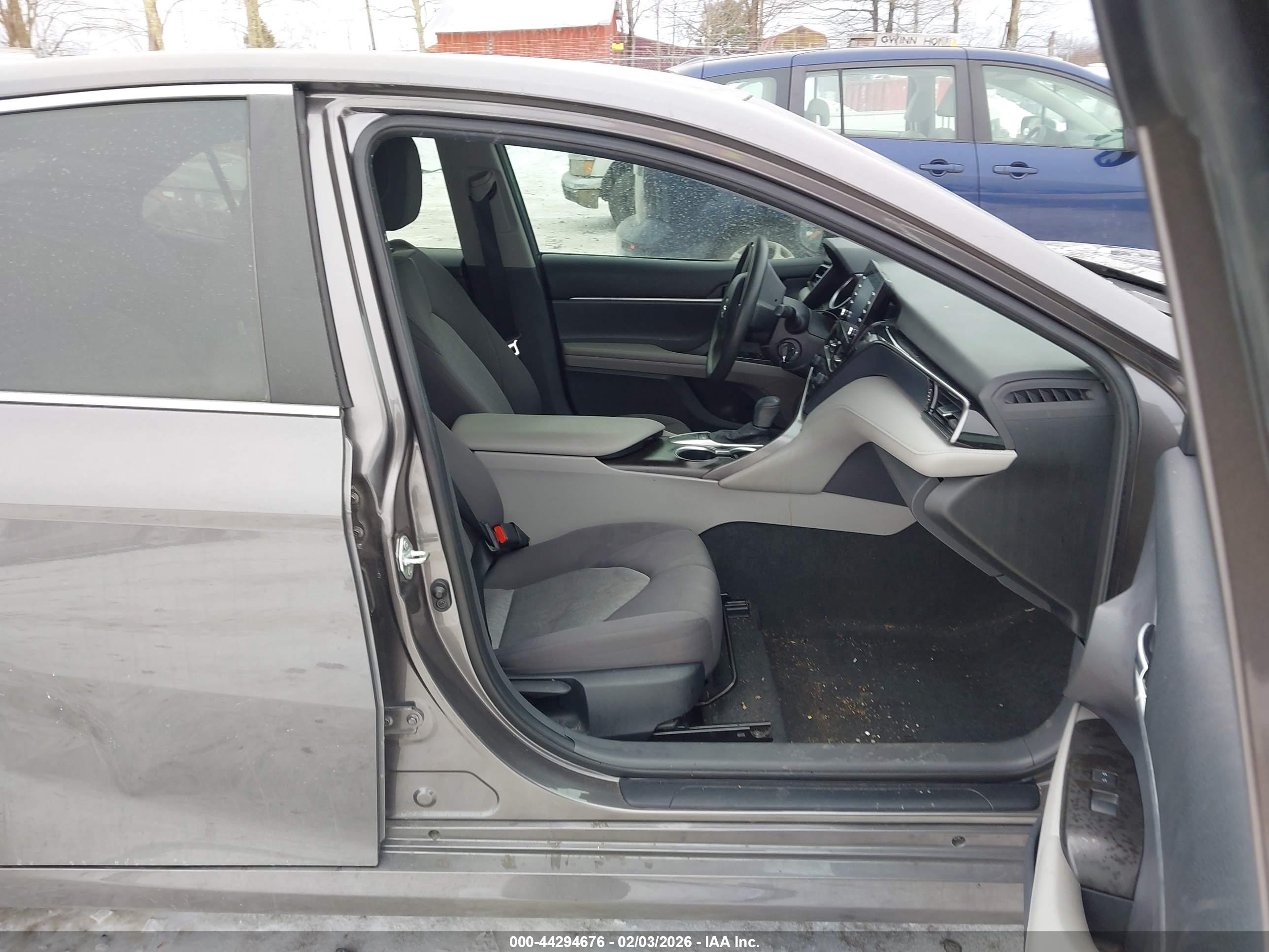 TOYOTA CAMRY image 5