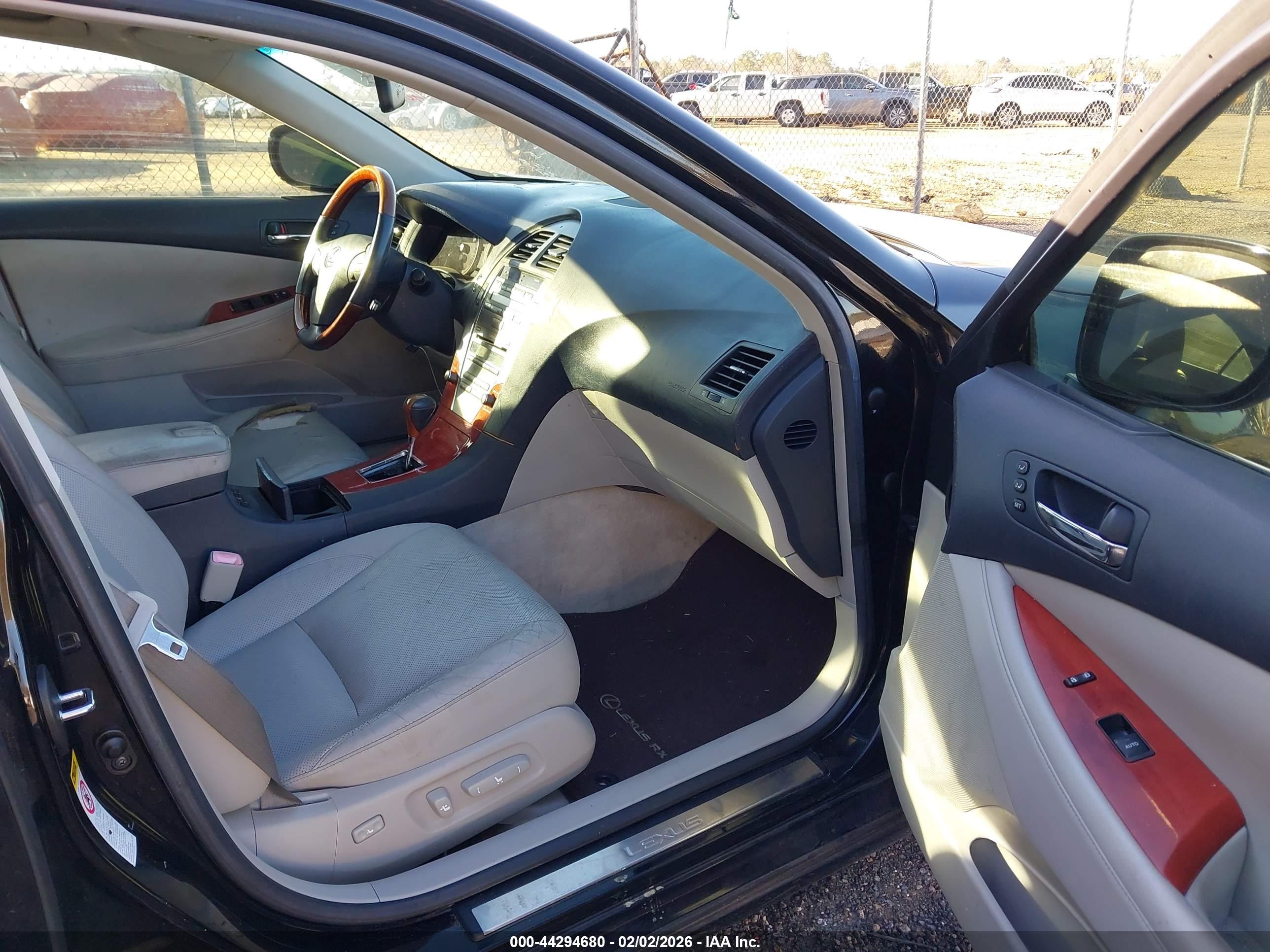 LEXUS ES image 5