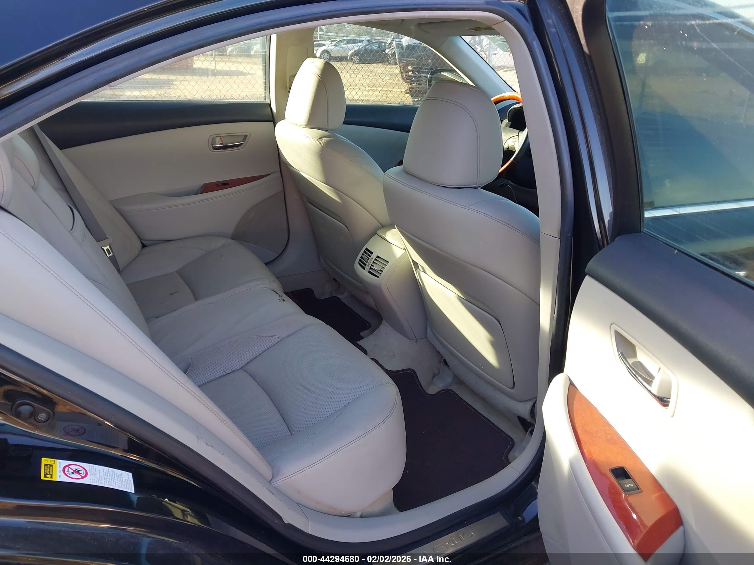 LEXUS ES image 8