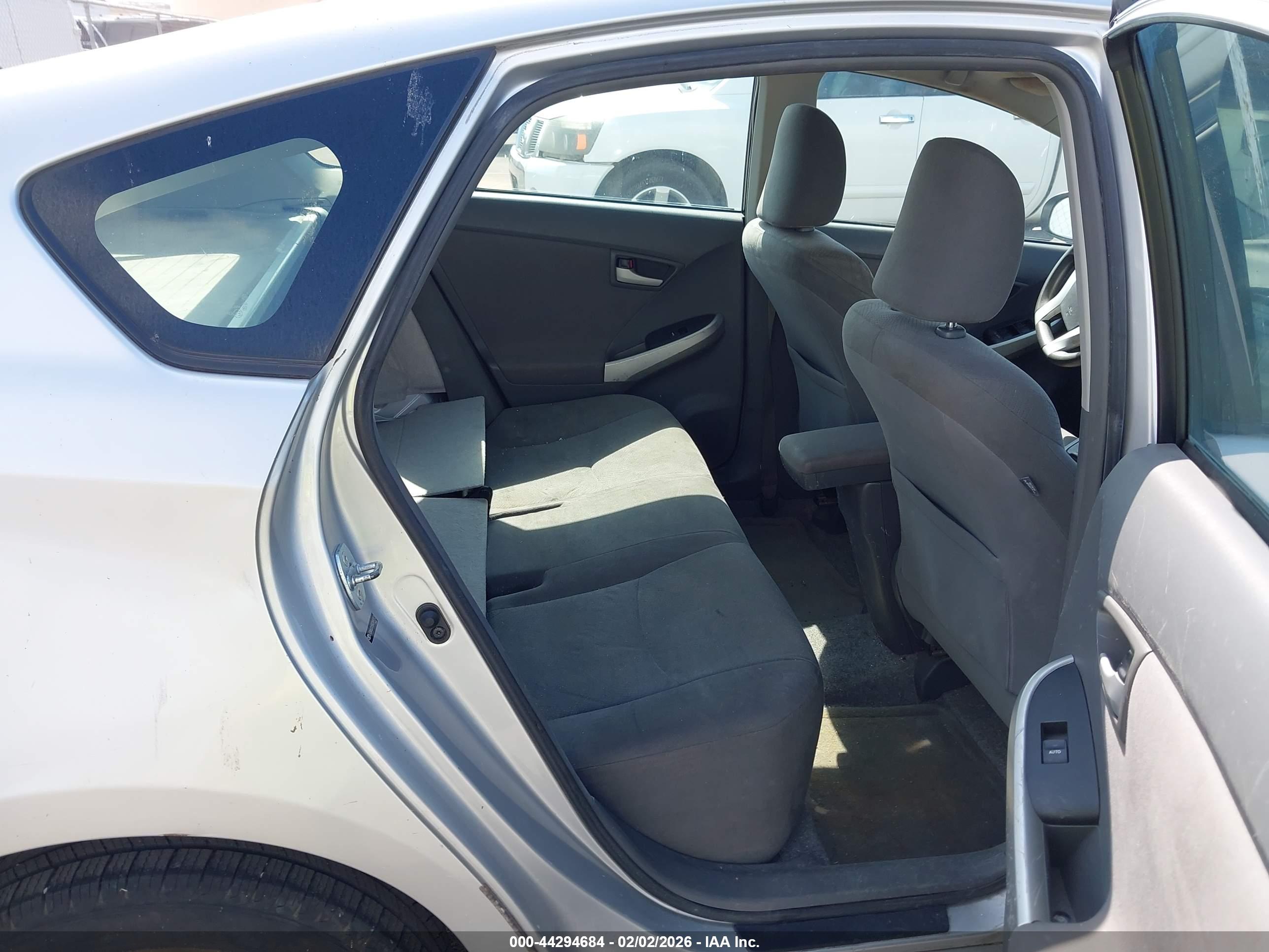 TOYOTA PRIUS image 8