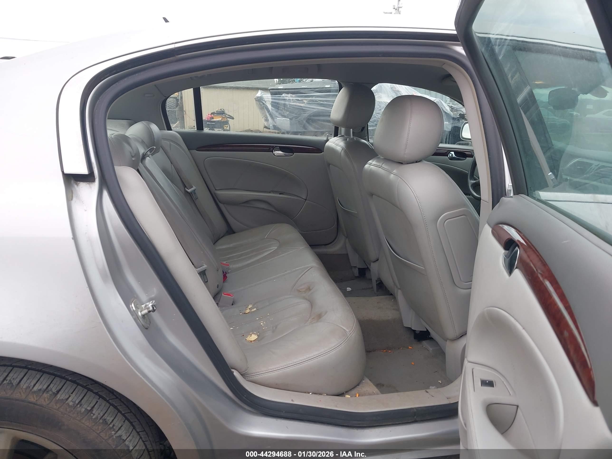 BUICK LUCERNE image 8