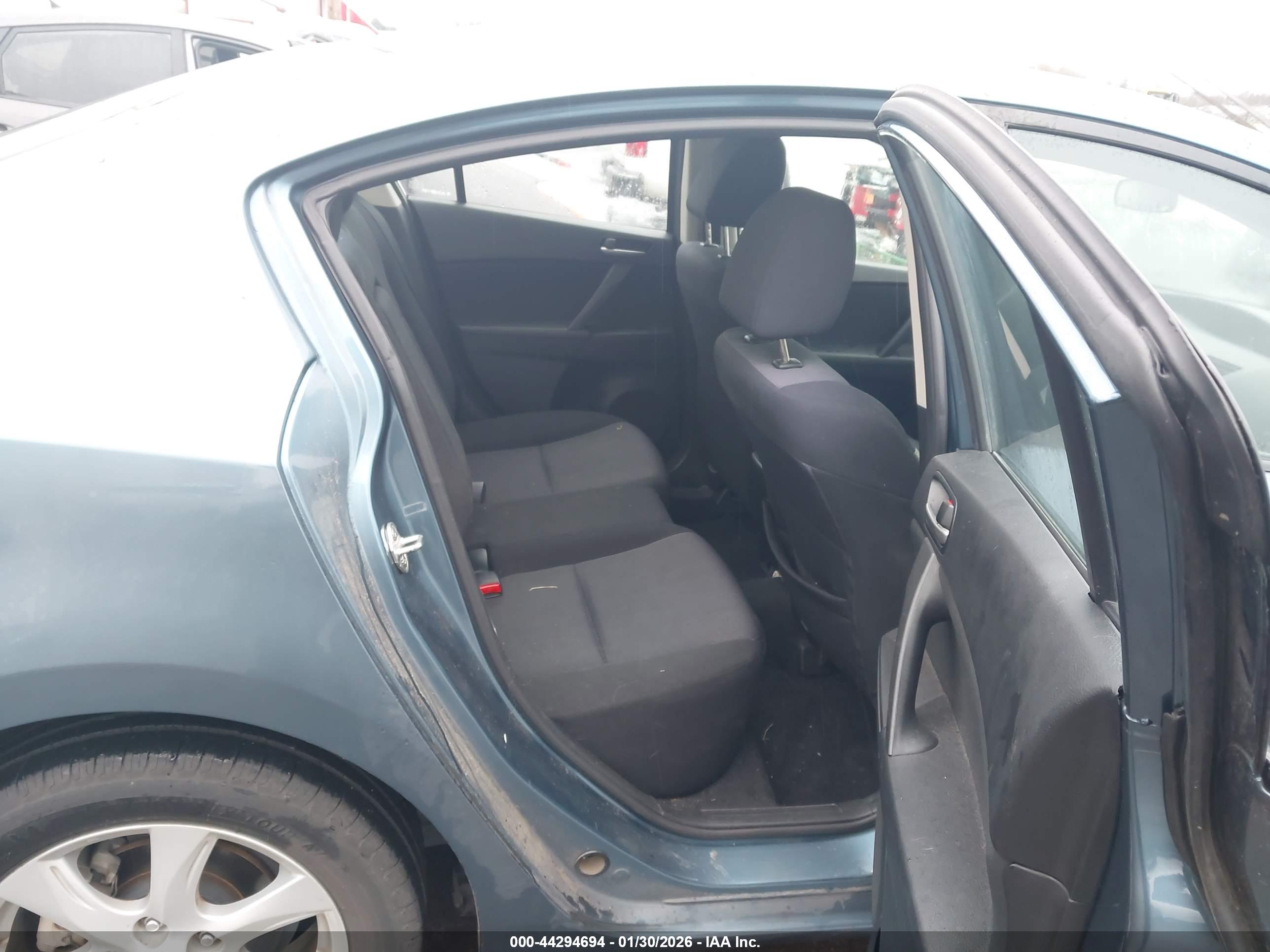 MAZDA MAZDA3 image 8