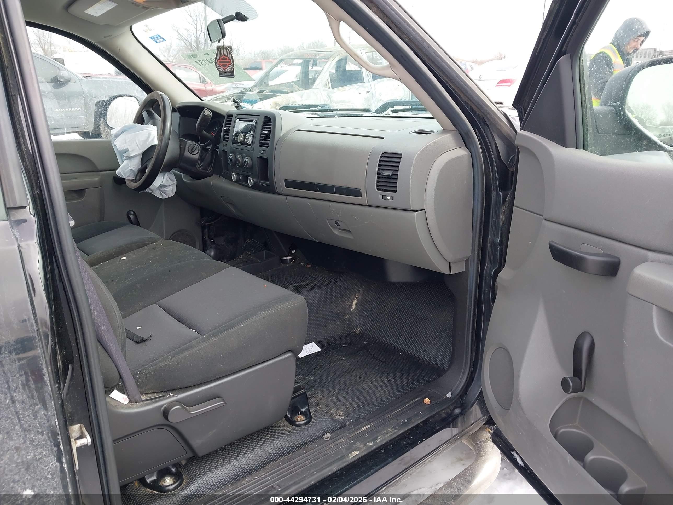 CHEVROLET SILVERADO image 5