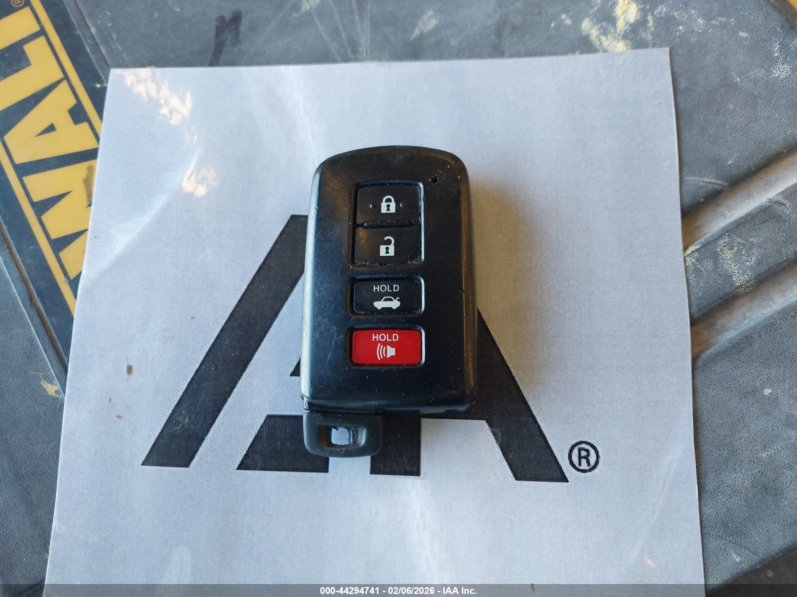 TOYOTA AVALON image 11