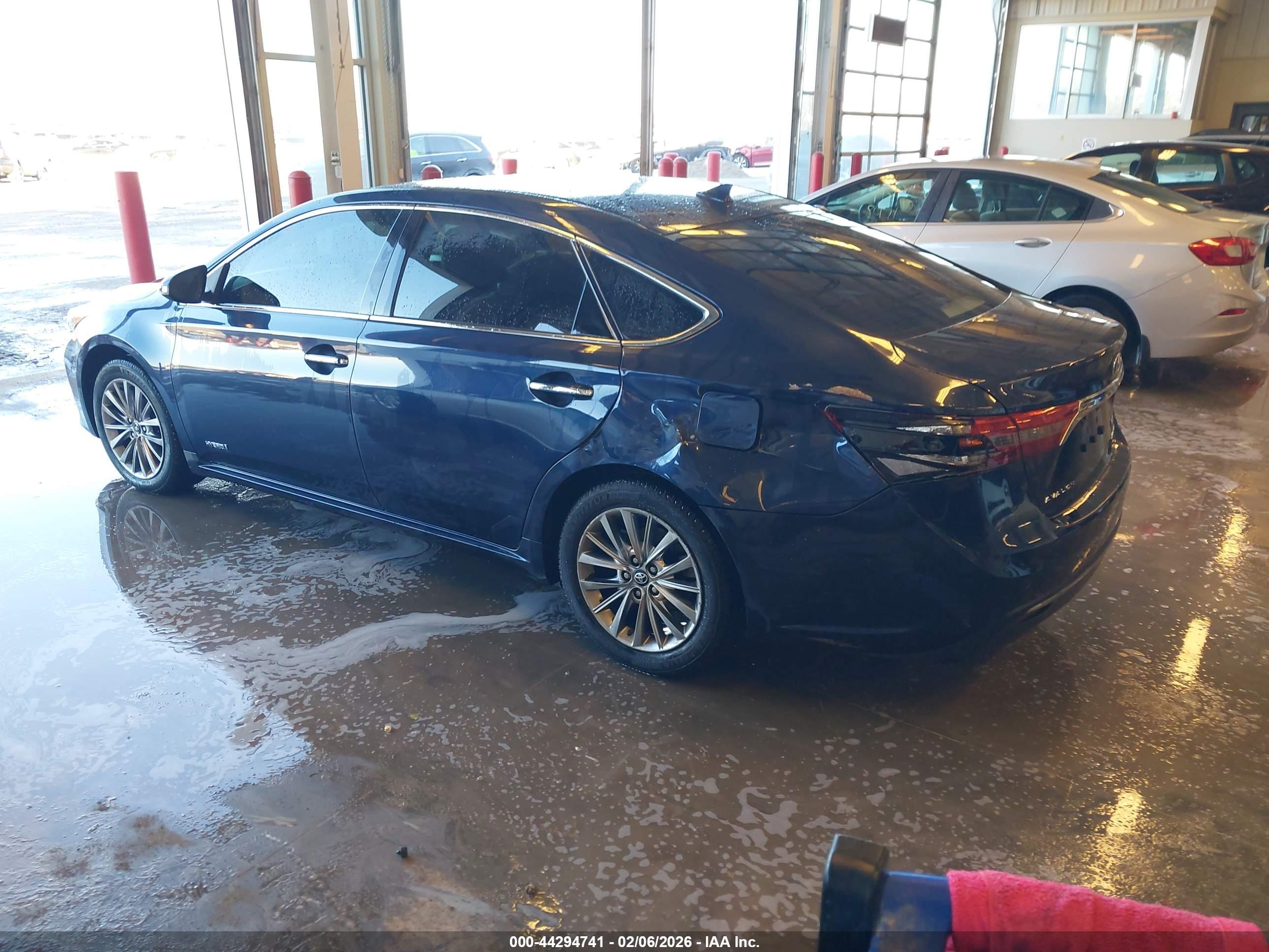 TOYOTA AVALON image 3