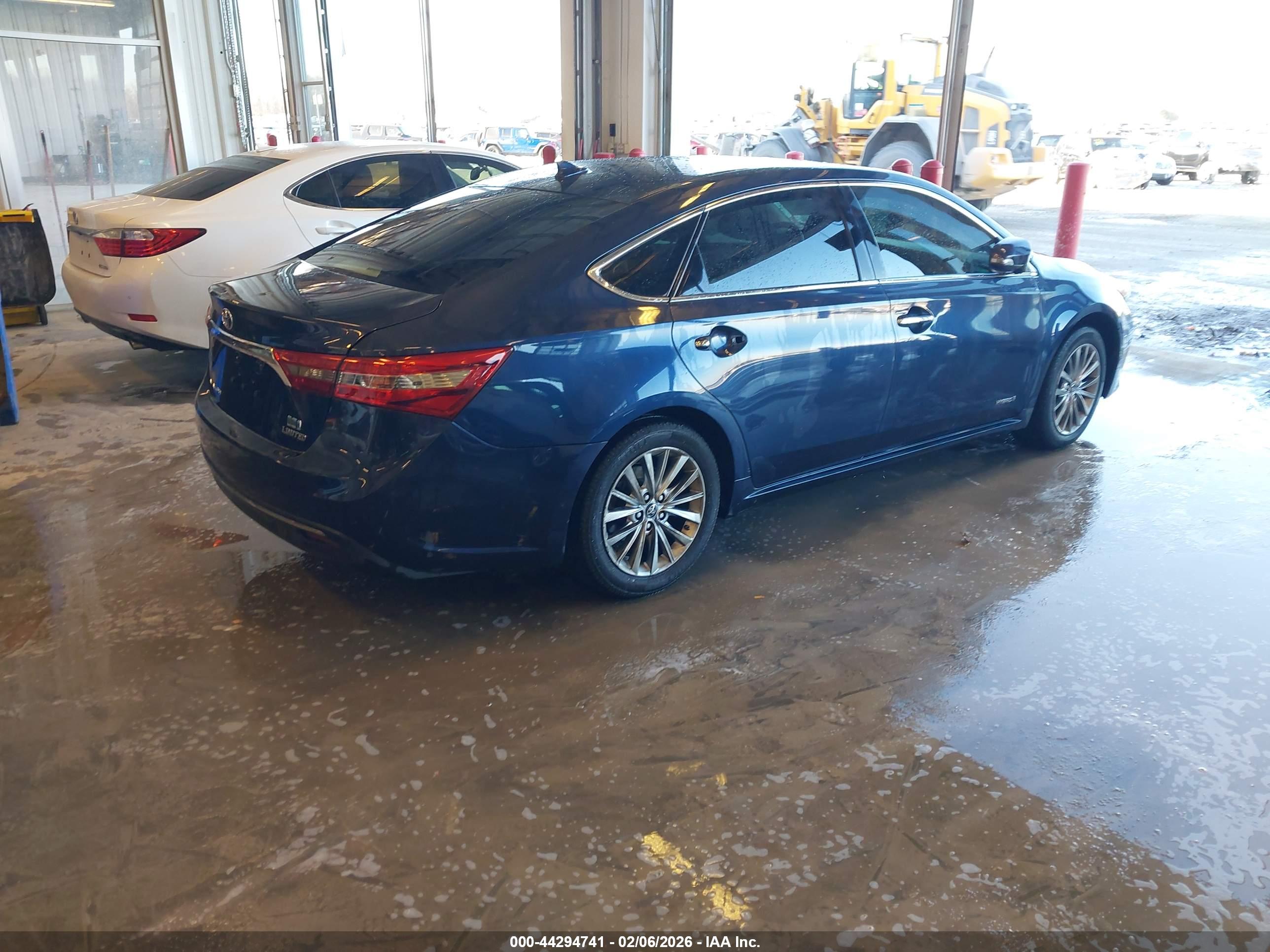 TOYOTA AVALON image 4