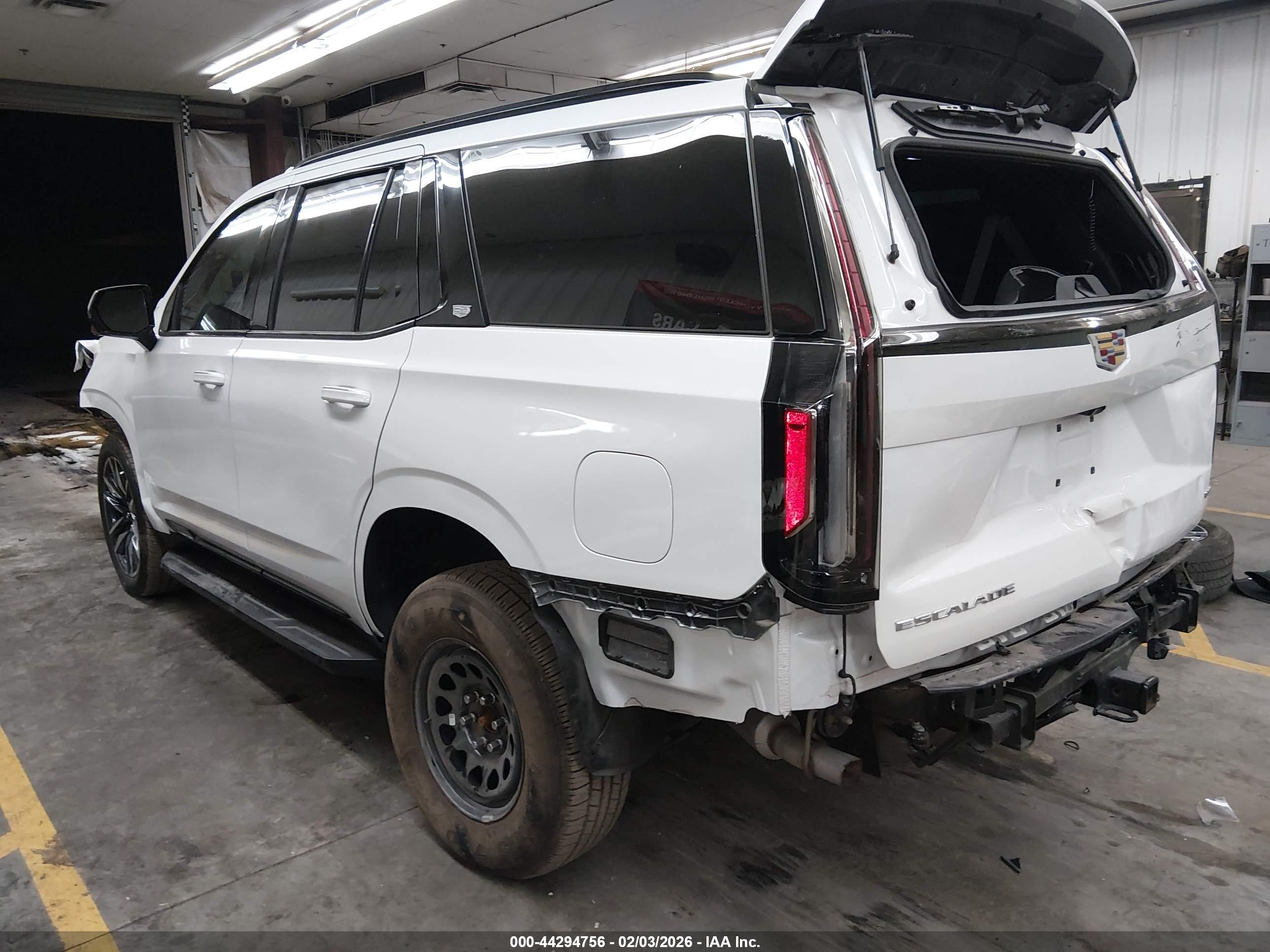 CADILLAC ESCALADE image 3
