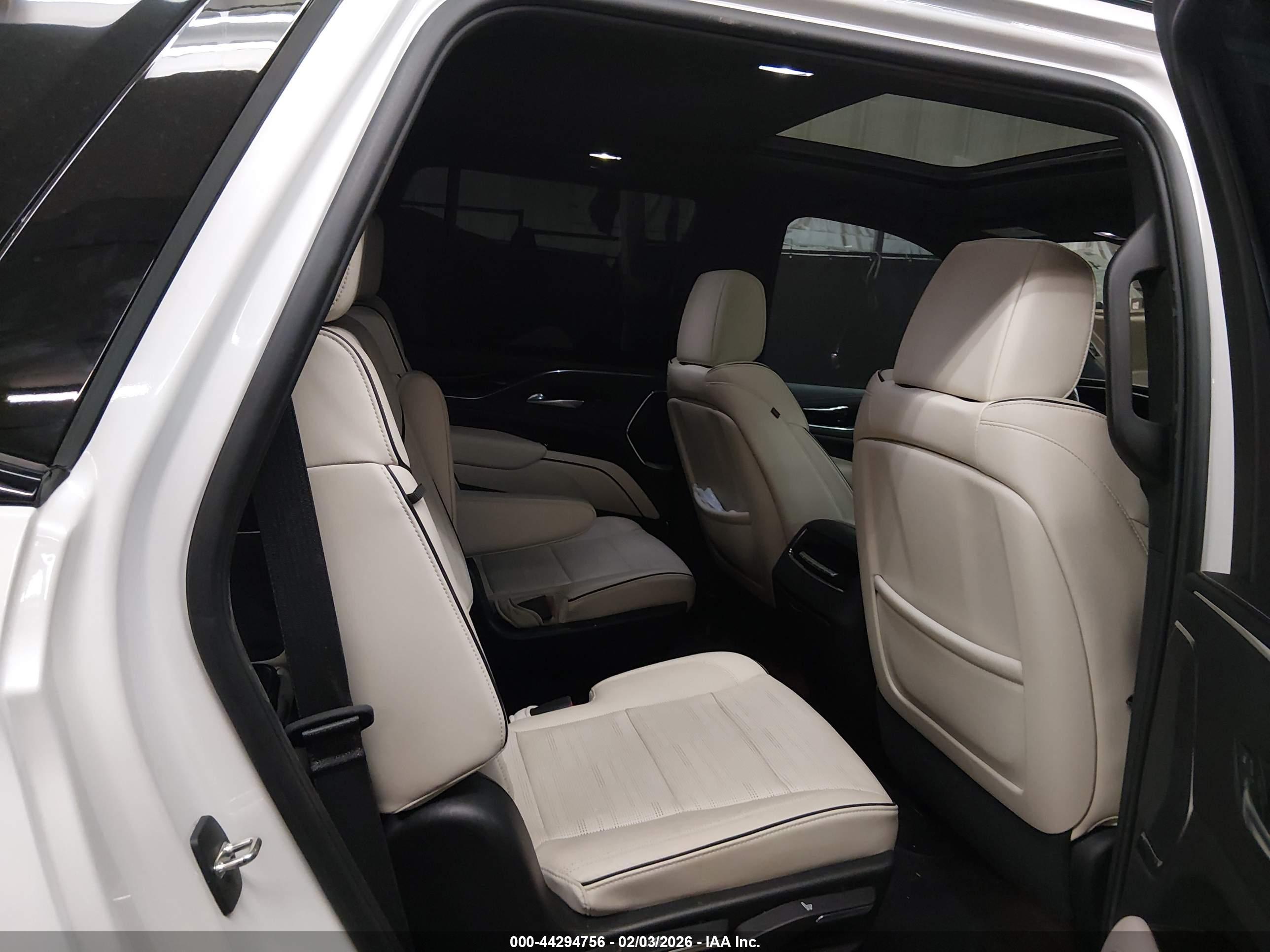 CADILLAC ESCALADE image 8