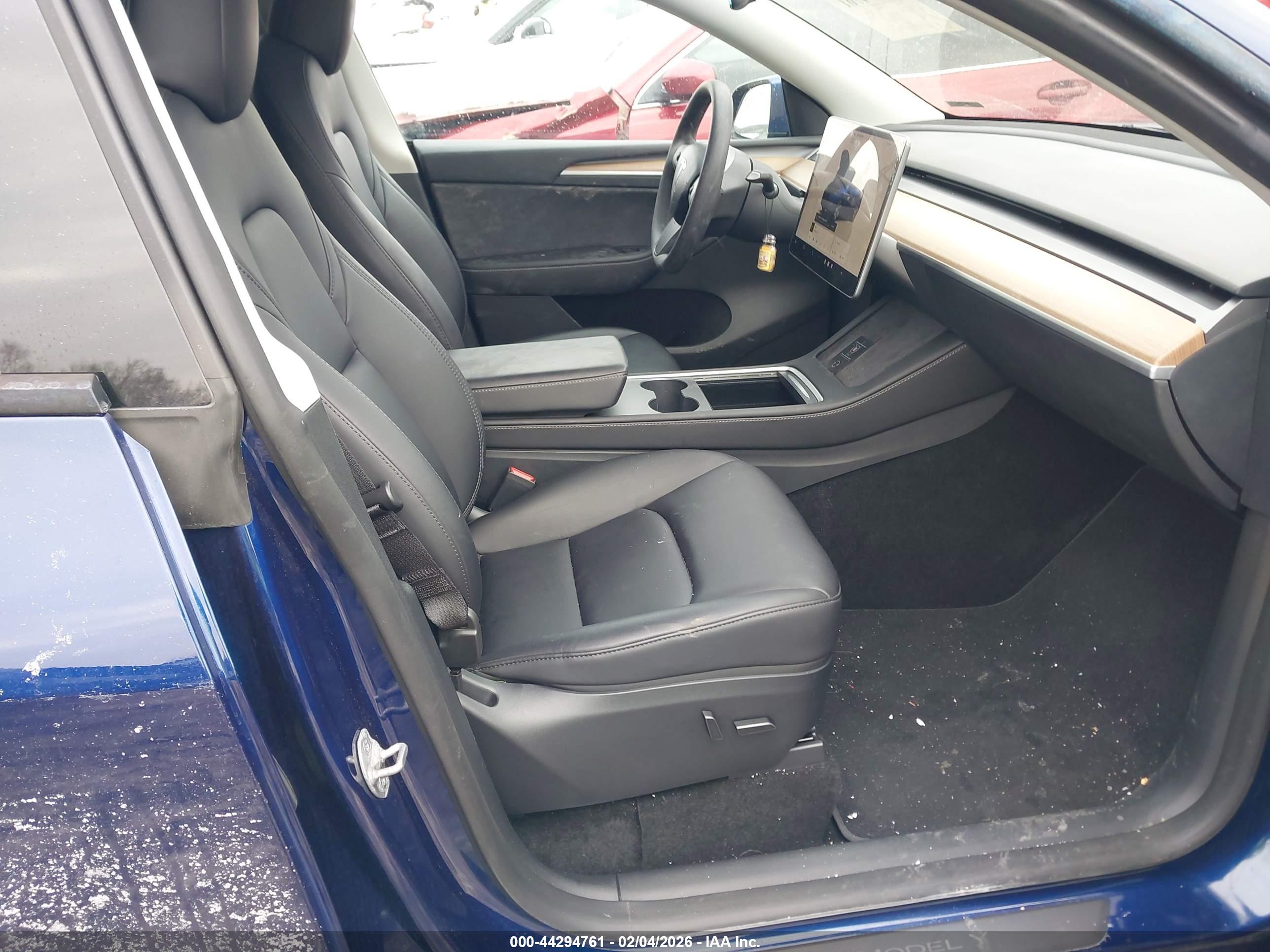 TESLA MODEL image 5