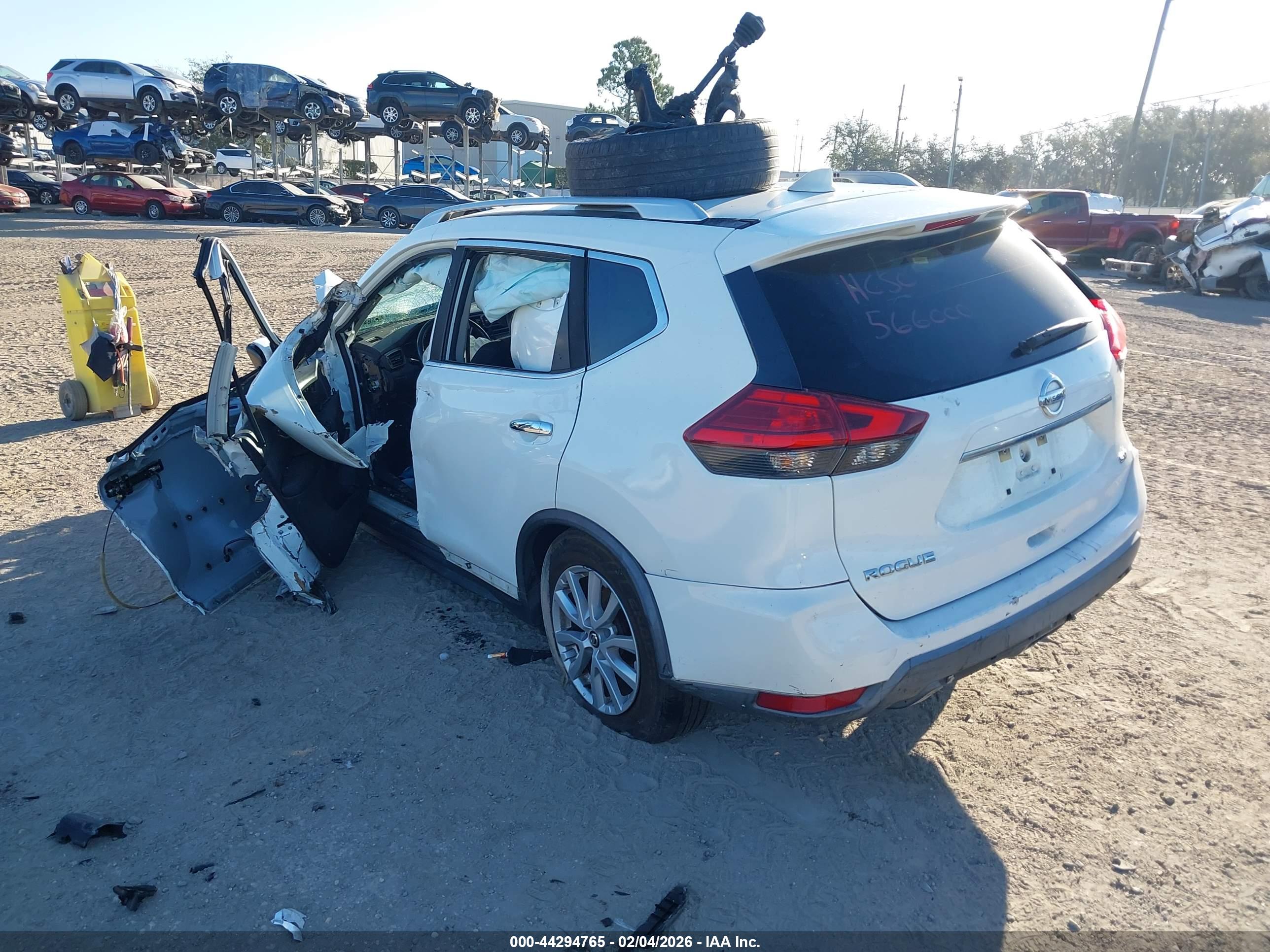 NISSAN ROGUE image 3