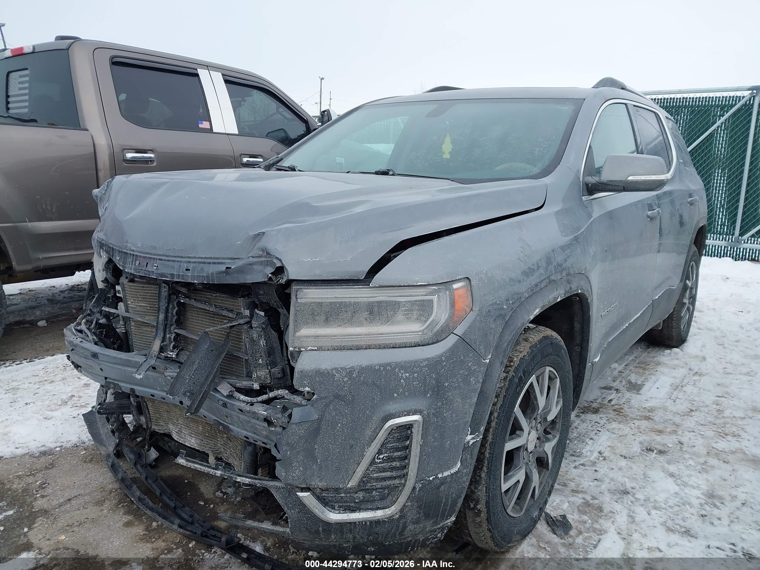 GMC ACADIA image 2