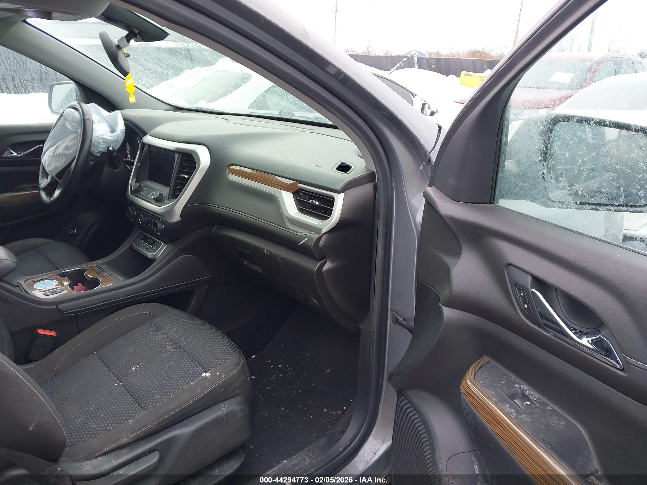 GMC ACADIA image 5