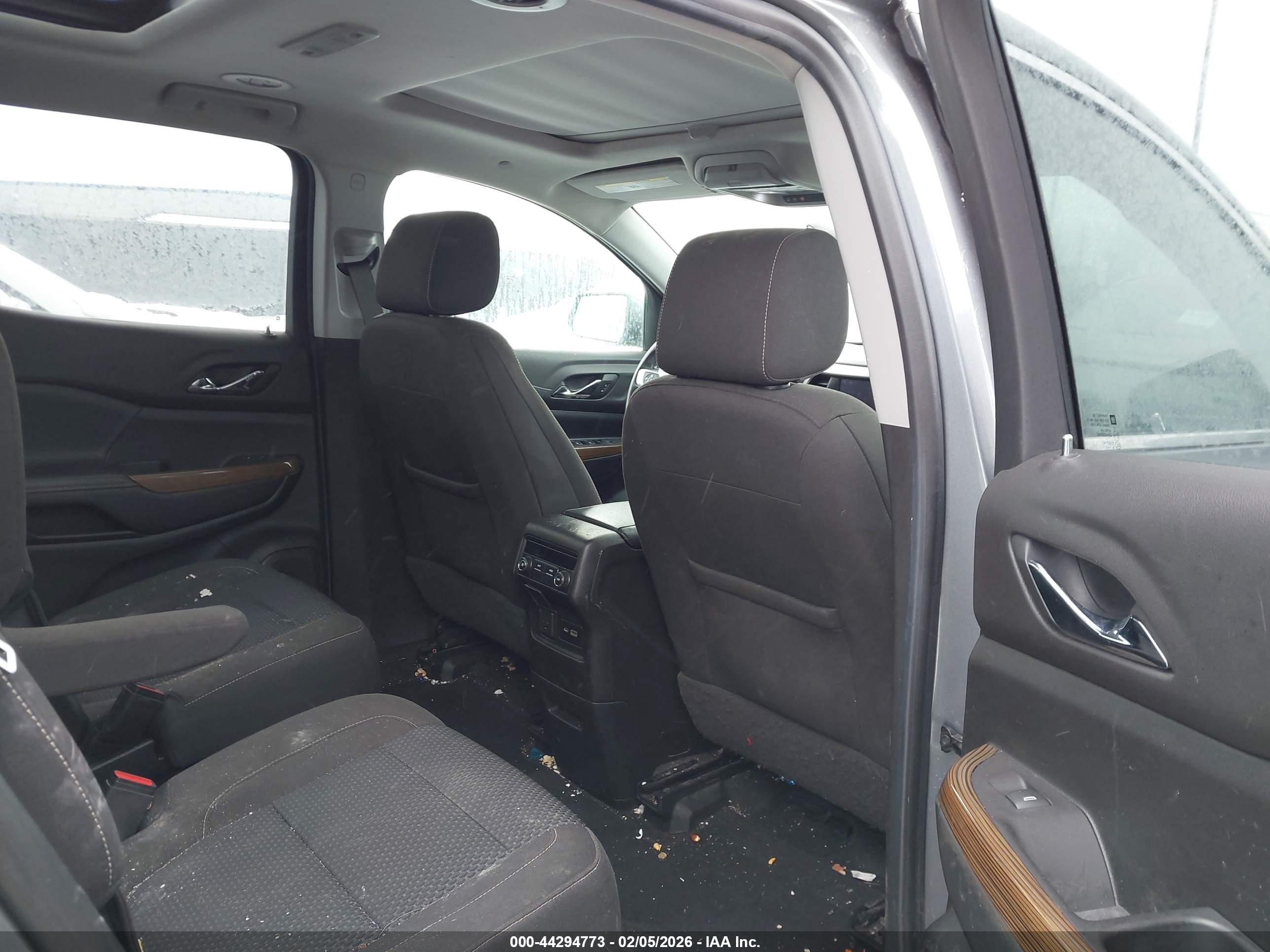 GMC ACADIA image 8