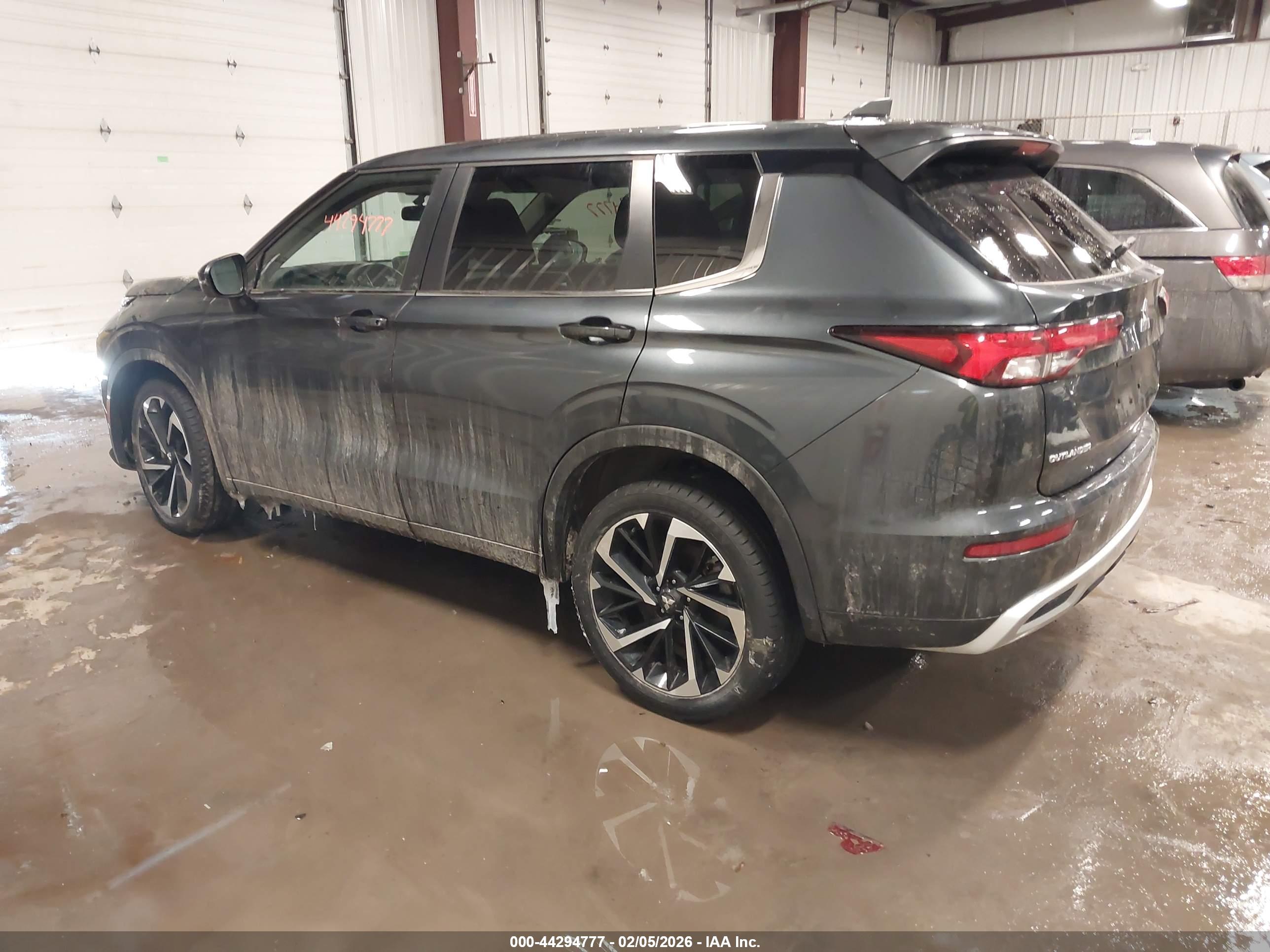 MITSUBISHI OUTLANDER image 3
