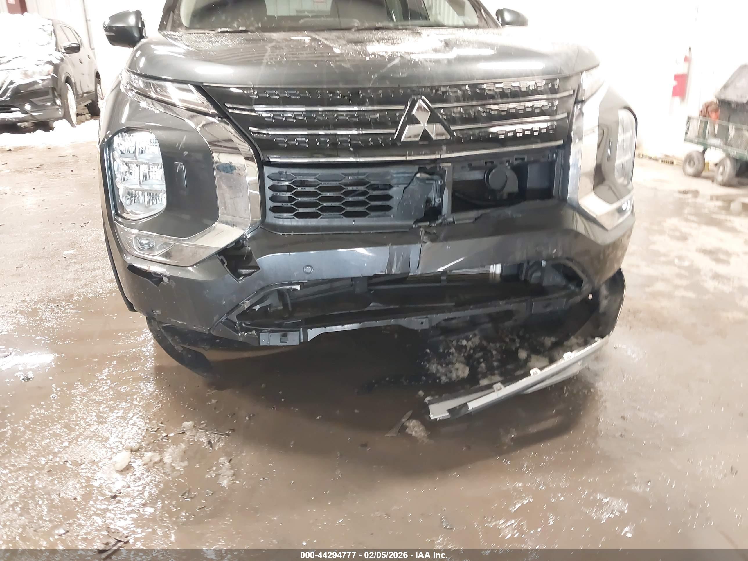 MITSUBISHI OUTLANDER image 6