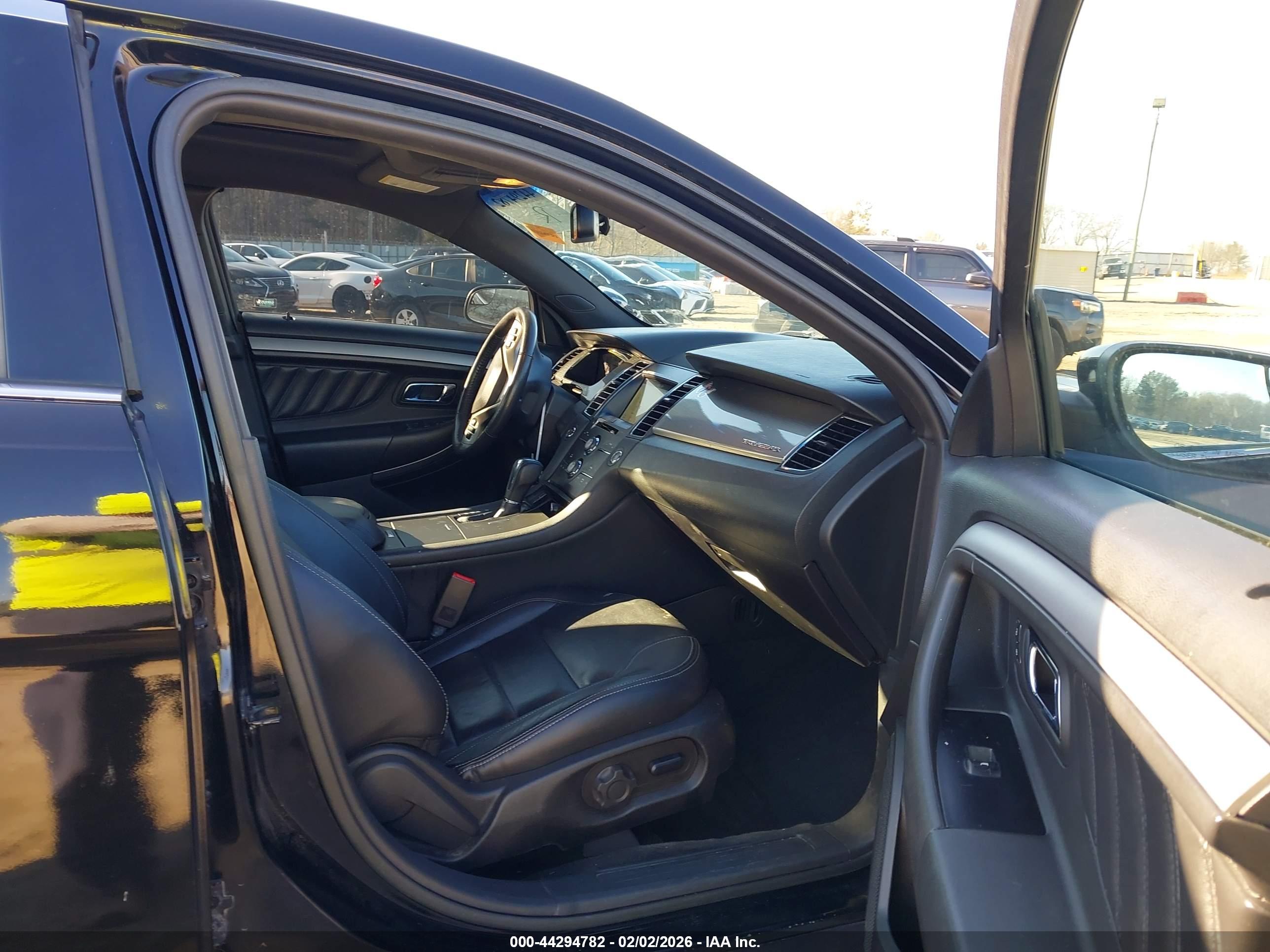 FORD TAURUS image 5